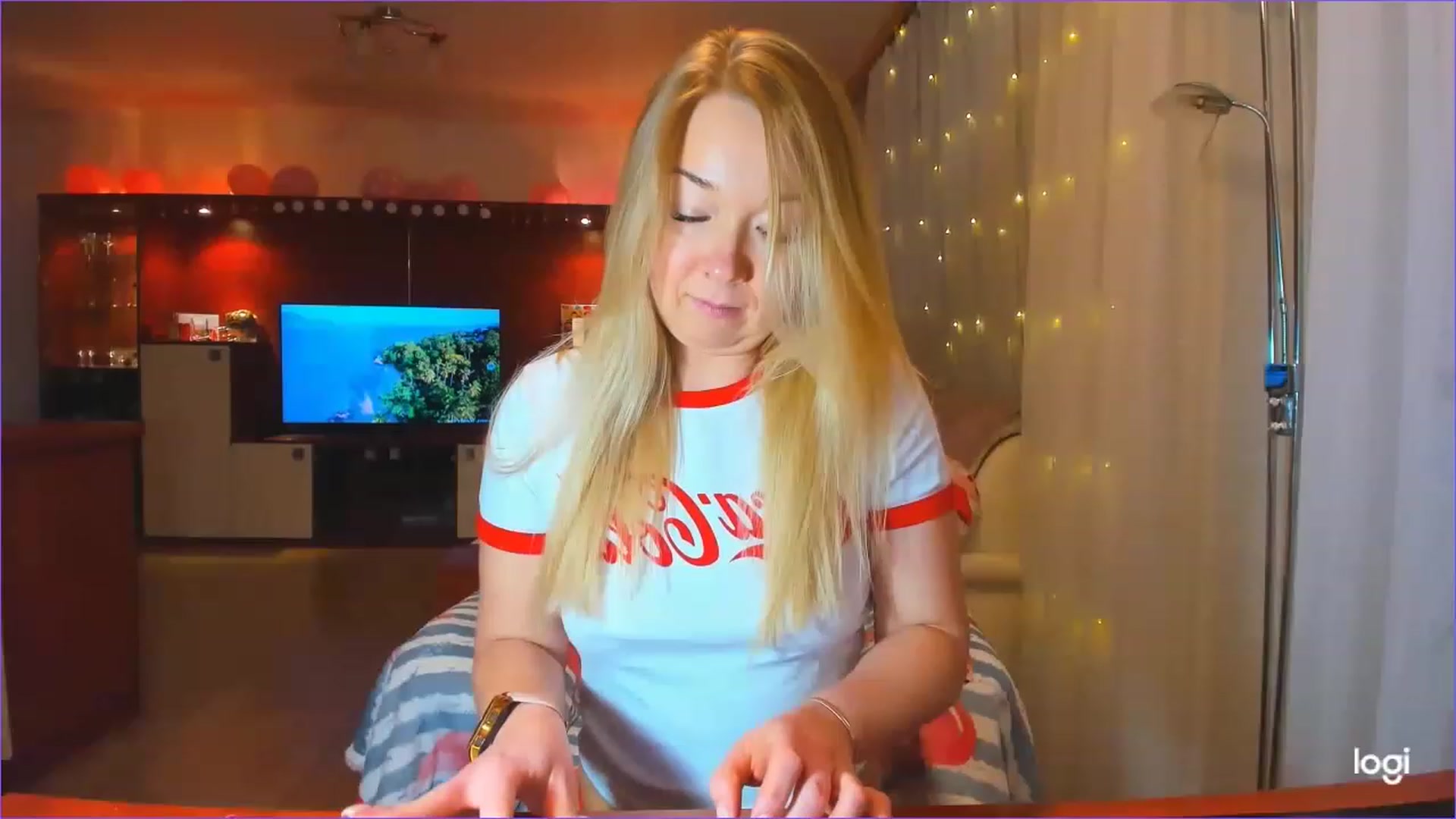 Gallery image thumbnail from FlamingoBday's myfreecams stream on, 02/20/2023, 22:23 image 14 of 20