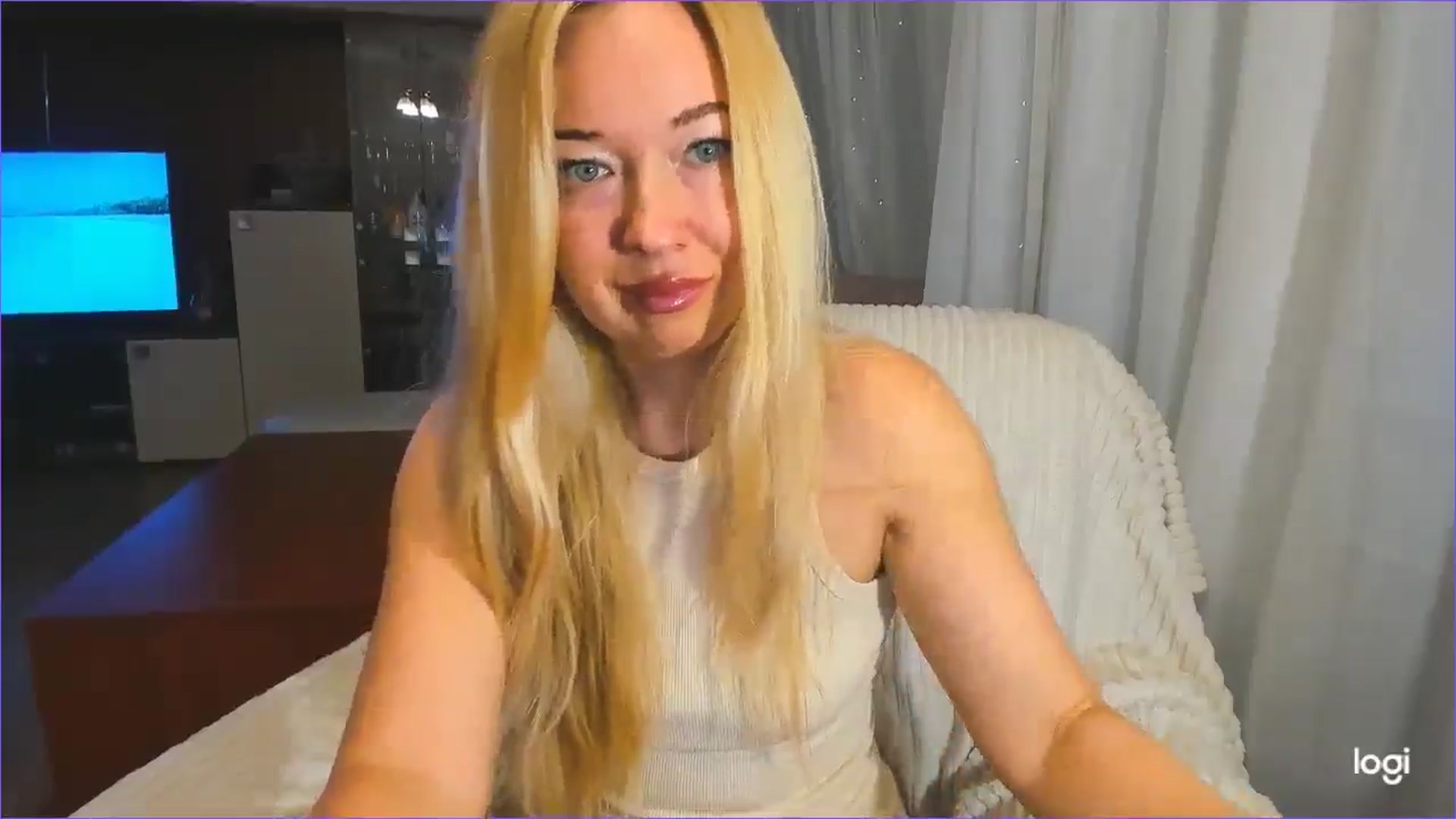 Gallery image thumbnail from FlamingoBday's myfreecams stream on, 02/03/2025, 22:35 image 8 of 20