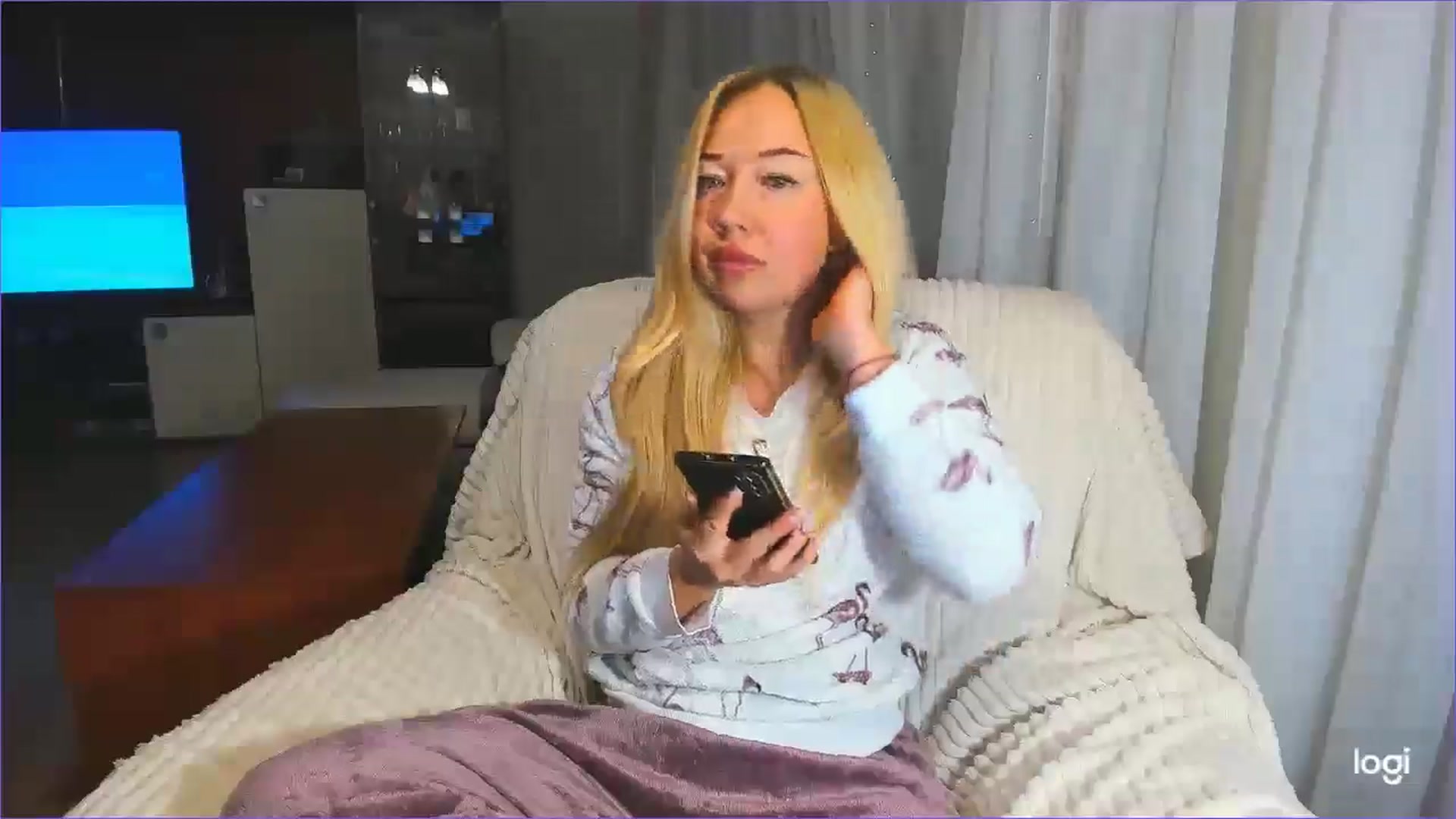 Gallery image thumbnail from FlamingoBday's myfreecams stream on, 02/04/2025, 01:45 image 9 of 20