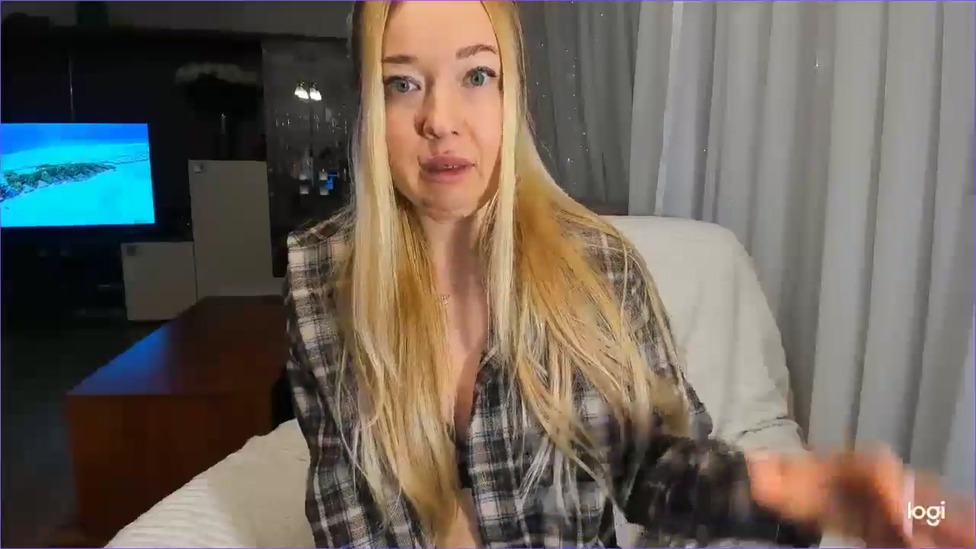 Gallery image thumbnail from FlamingoBday's myfreecams stream on, 02/13/2025, 24:50 image 7 of 20