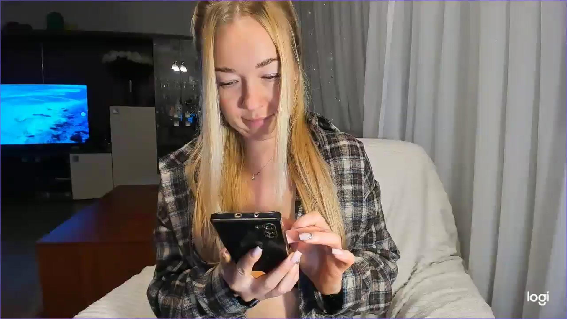 Gallery image thumbnail from FlamingoBday's myfreecams stream on, 02/13/2025, 24:50 image 3 of 20