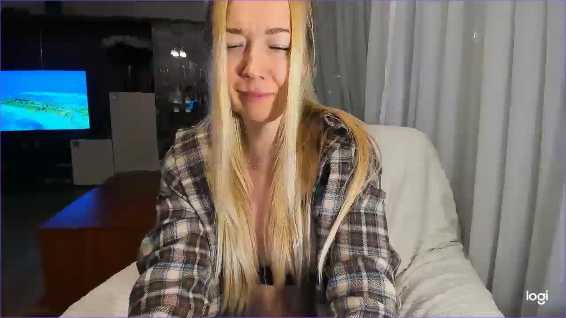 Gallery image thumbnail from FlamingoBday's myfreecams stream on, 02/13/2025, 24:50 image 12 of 20