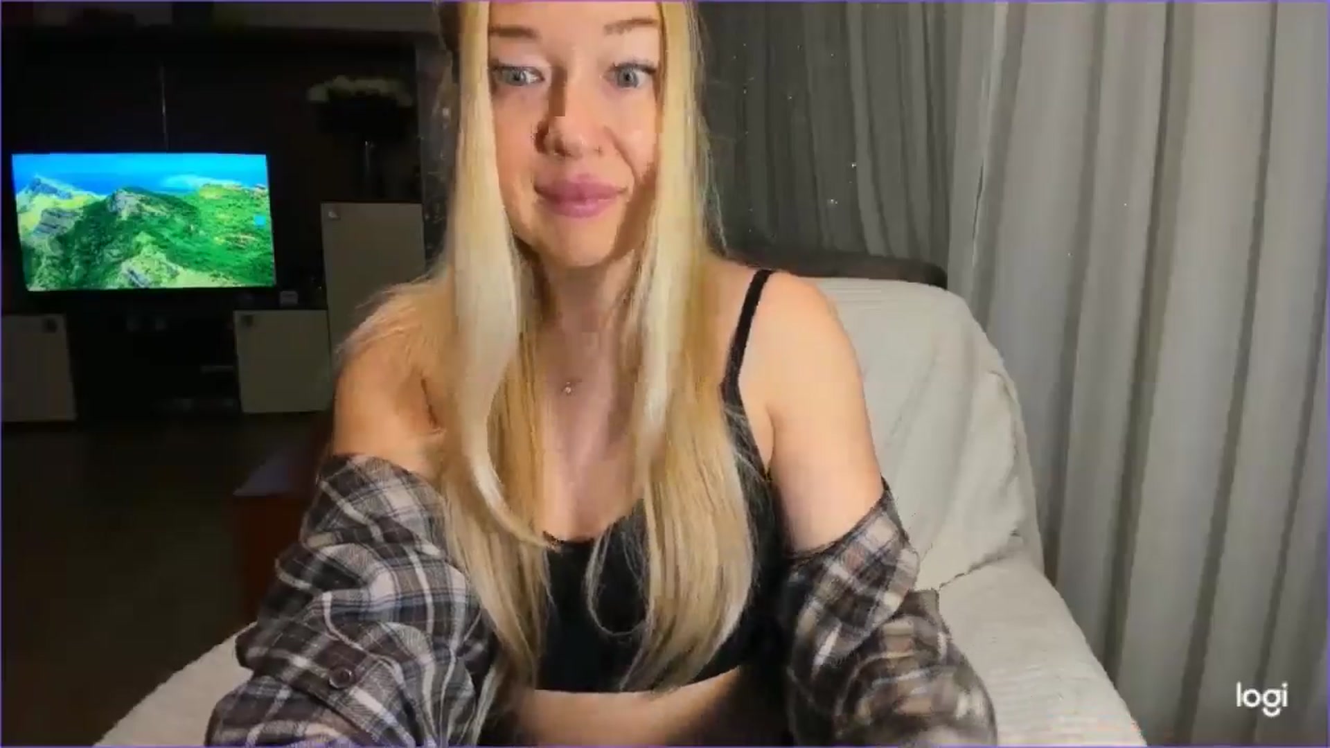 Gallery image thumbnail from FlamingoBday's myfreecams stream on, 02/13/2025, 22:32 image 3 of 20