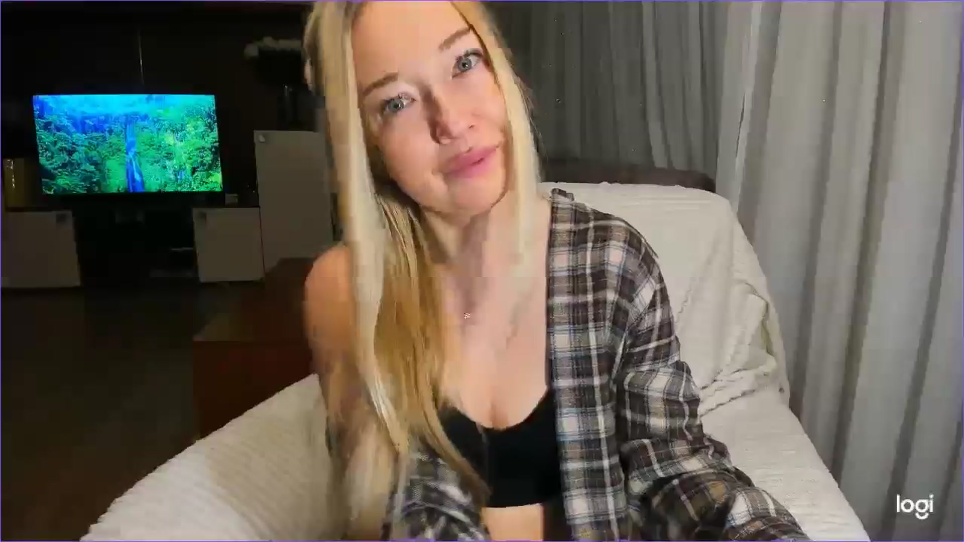 Gallery image thumbnail from FlamingoBday's myfreecams stream on, 02/13/2025, 23:03 image 2 of 20