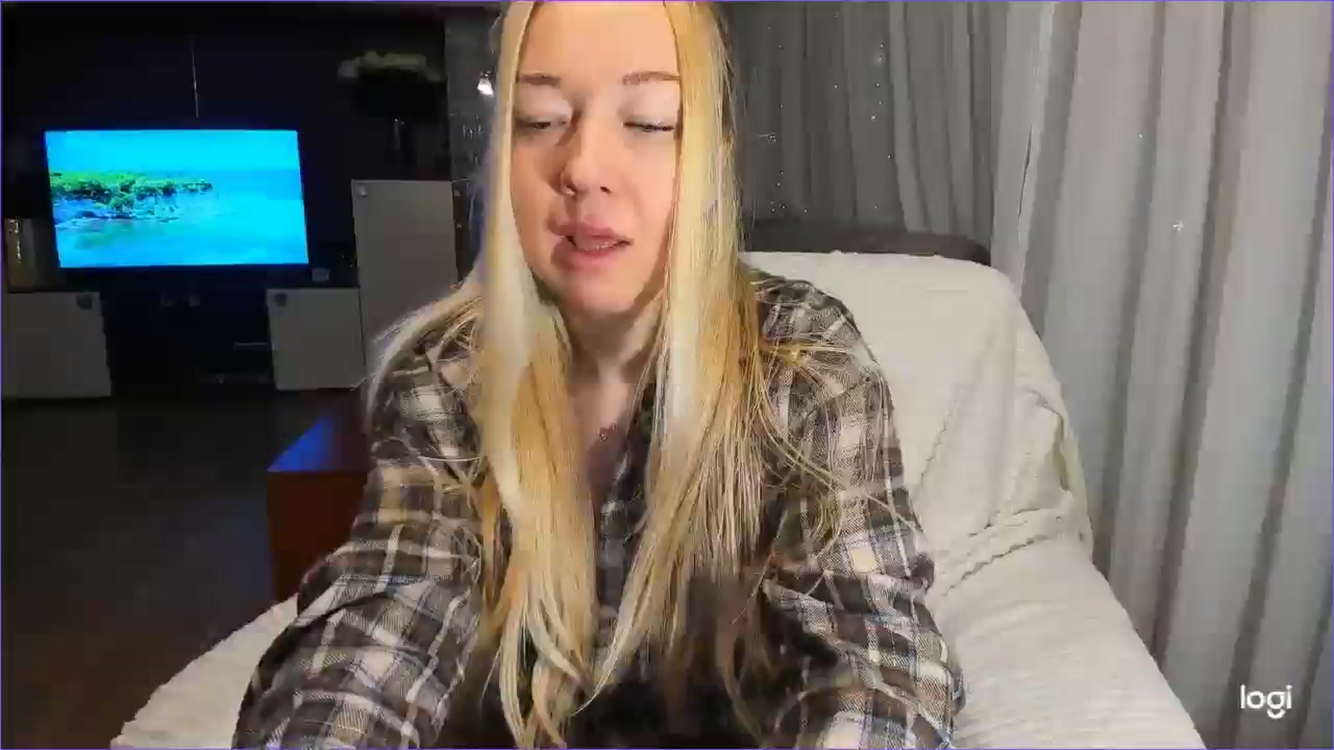 Gallery image thumbnail from FlamingoBday's myfreecams stream on, 02/13/2025, 23:03 image 13 of 20