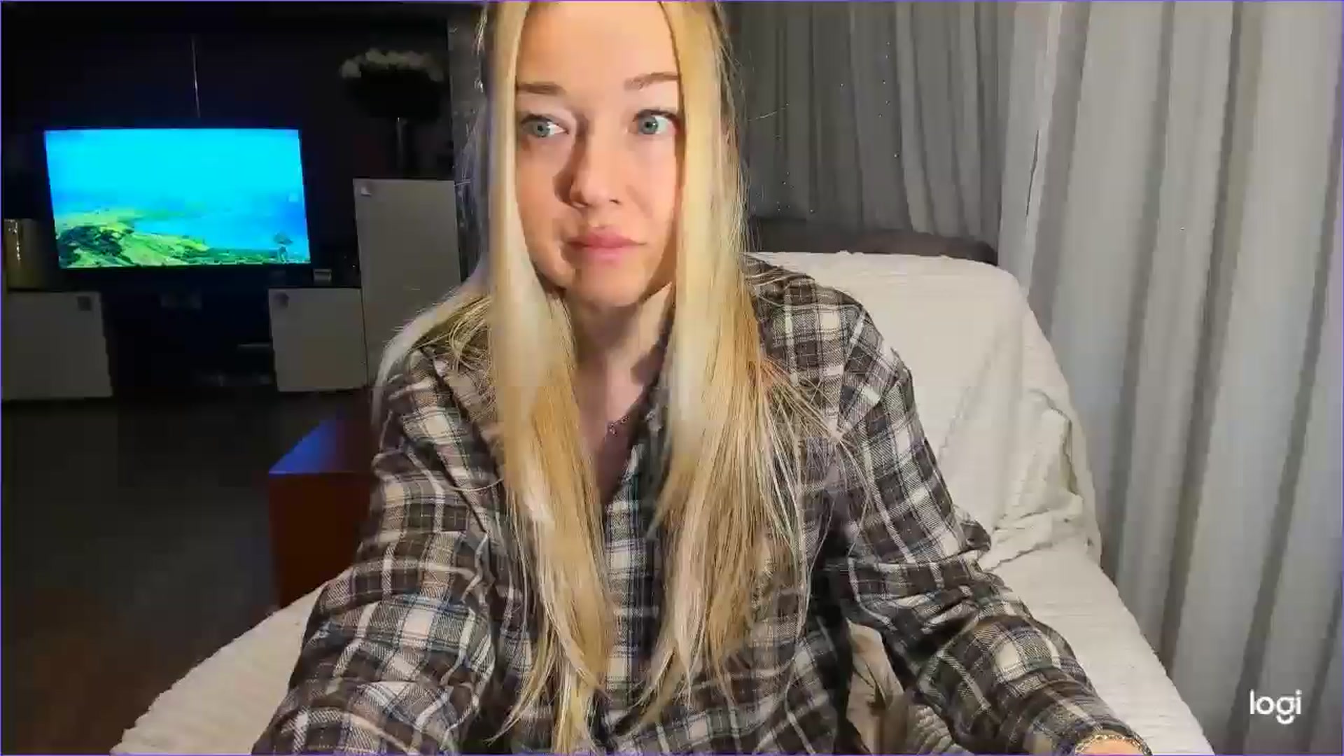 Gallery image thumbnail from FlamingoBday's myfreecams stream on, 02/13/2025, 23:03 image 14 of 20