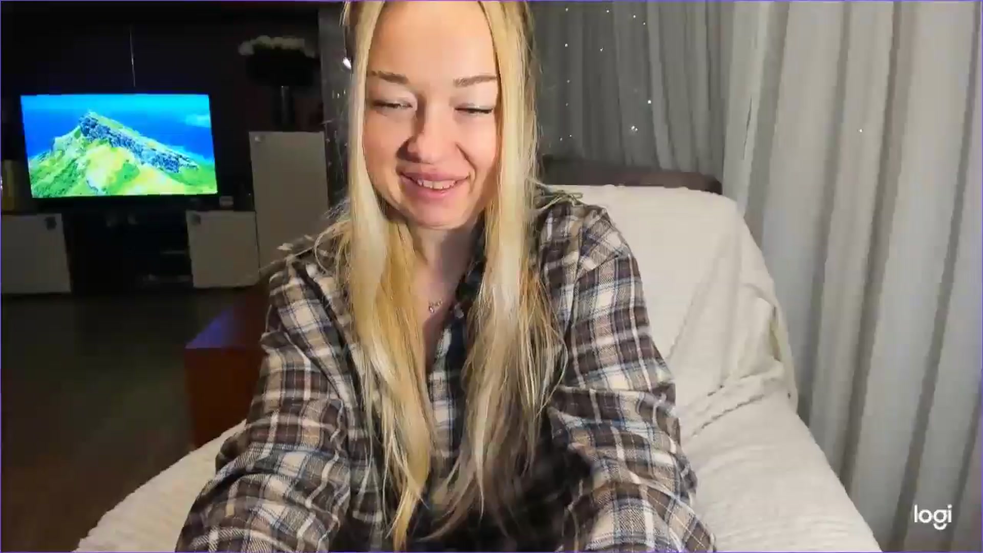 Gallery image thumbnail from FlamingoBday's myfreecams stream on, 02/13/2025, 23:03 image 16 of 20
