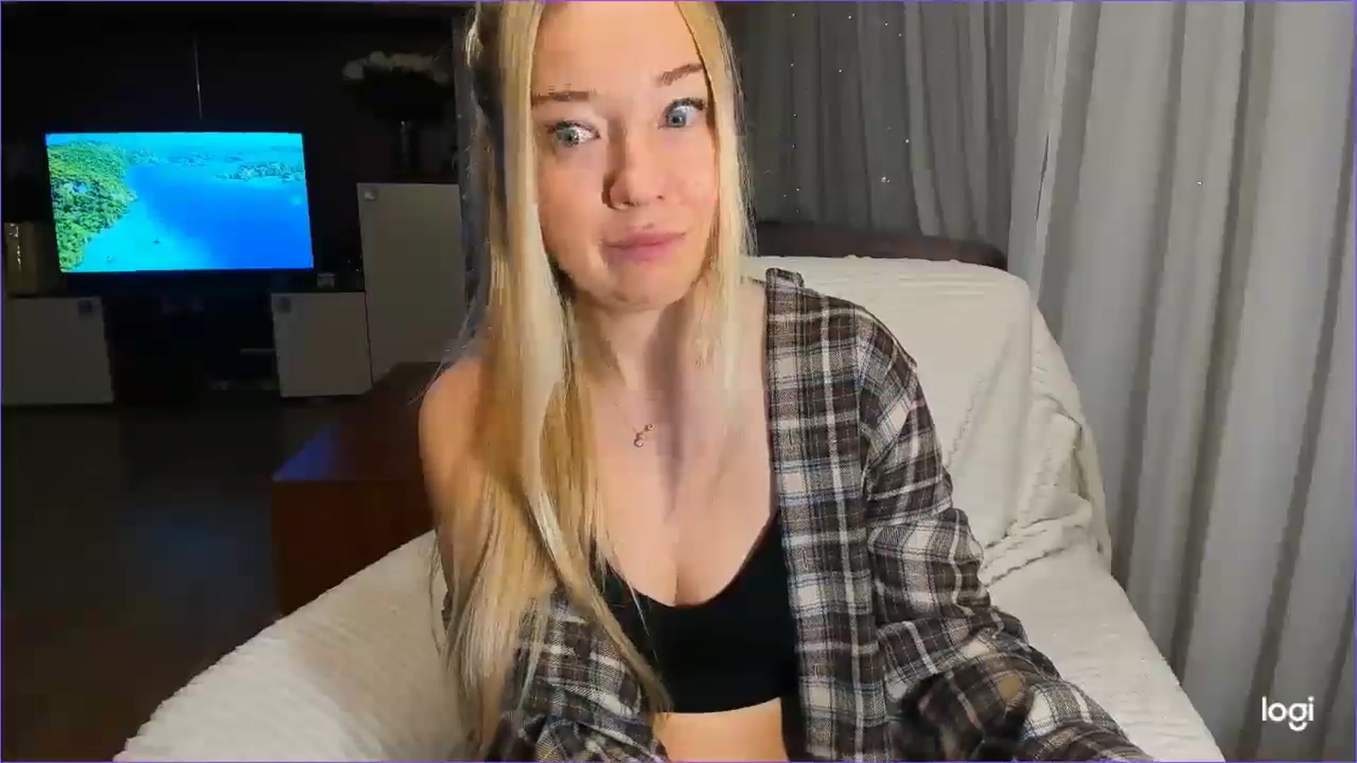 Gallery image thumbnail from FlamingoBday's myfreecams stream on, 02/13/2025, 23:03 image 4 of 20