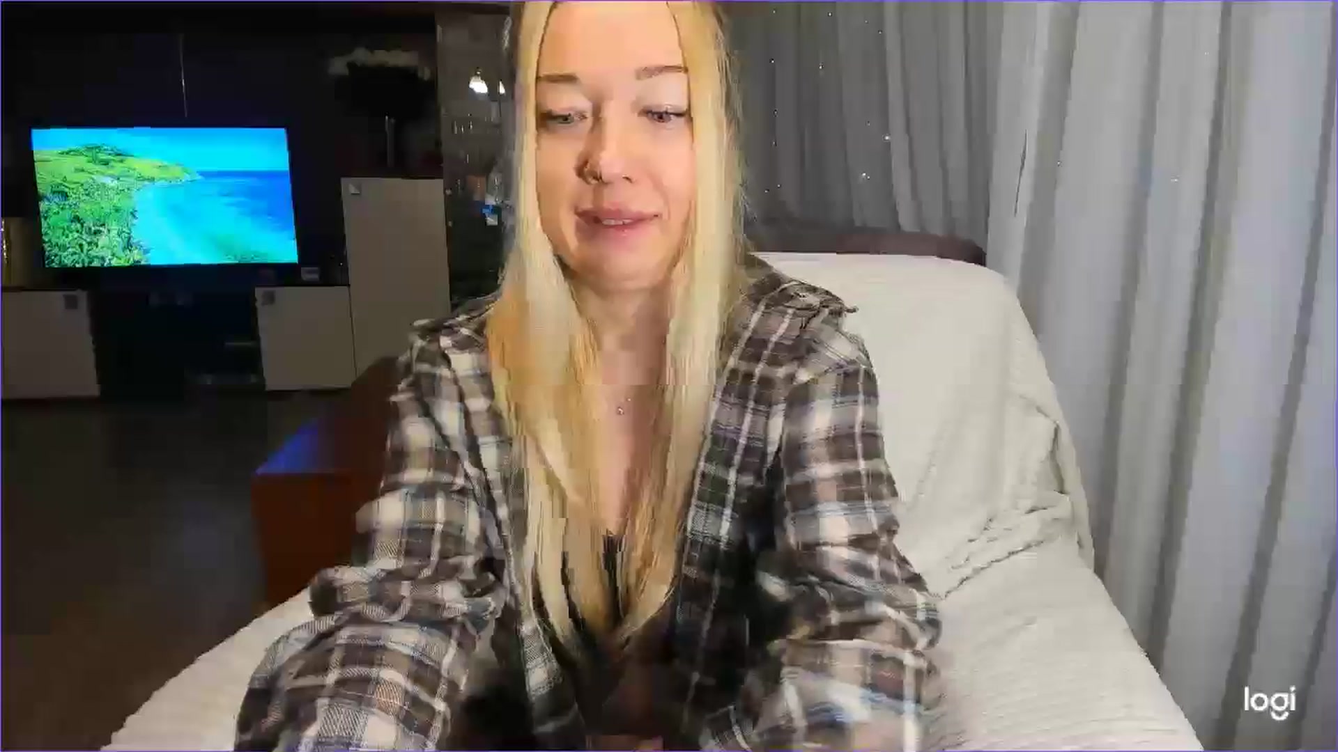 Gallery image thumbnail from FlamingoBday's myfreecams stream on, 02/14/2025, 24:00 image 18 of 20