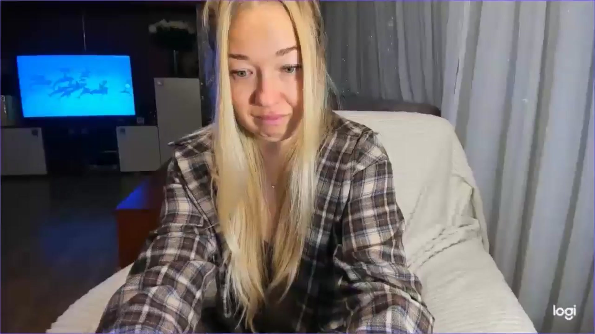 Gallery image thumbnail from FlamingoBday's myfreecams stream on, 02/14/2025, 24:00 image 14 of 20