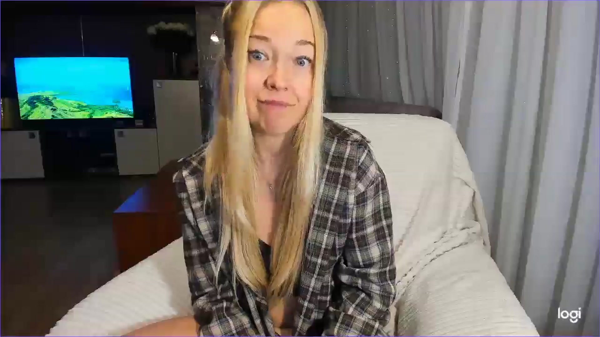 Gallery image thumbnail from FlamingoBday's myfreecams stream on, 02/14/2025, 24:00 image 17 of 20