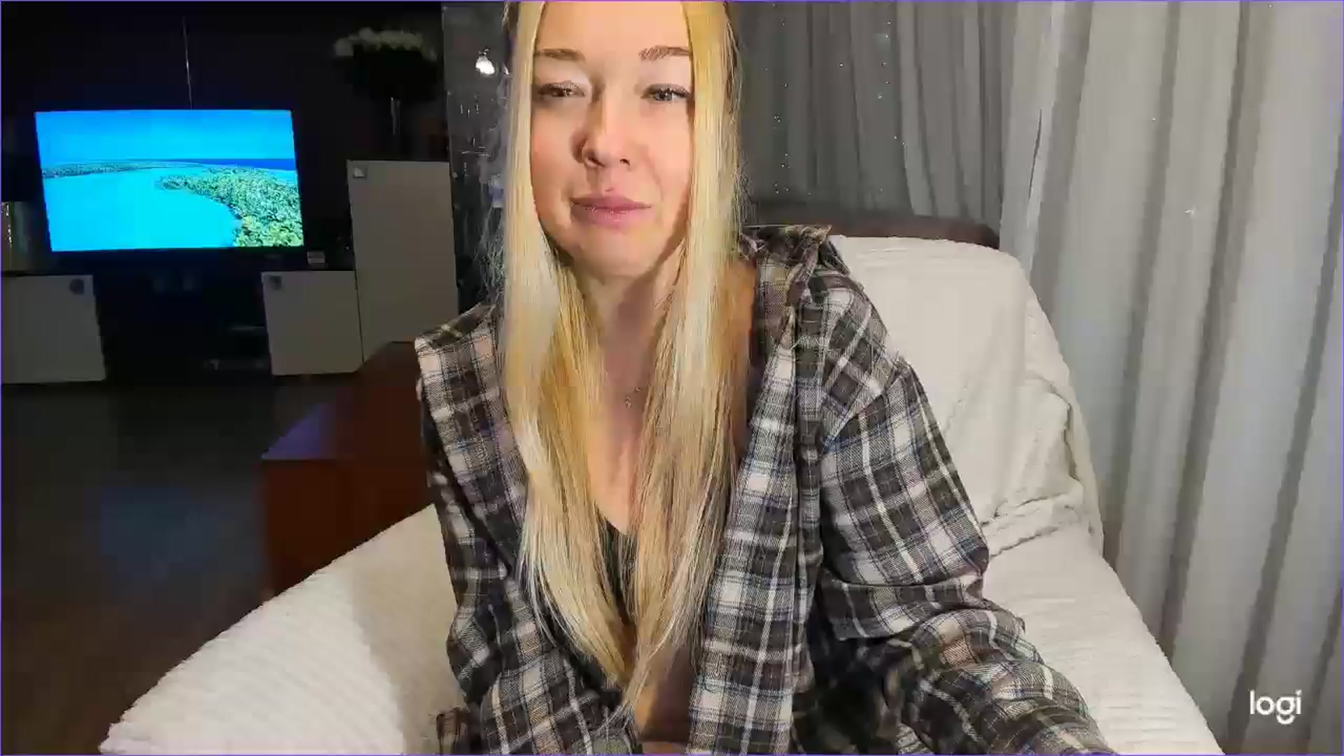 Gallery image thumbnail from FlamingoBday's myfreecams stream on, 02/14/2025, 24:00 image 3 of 20