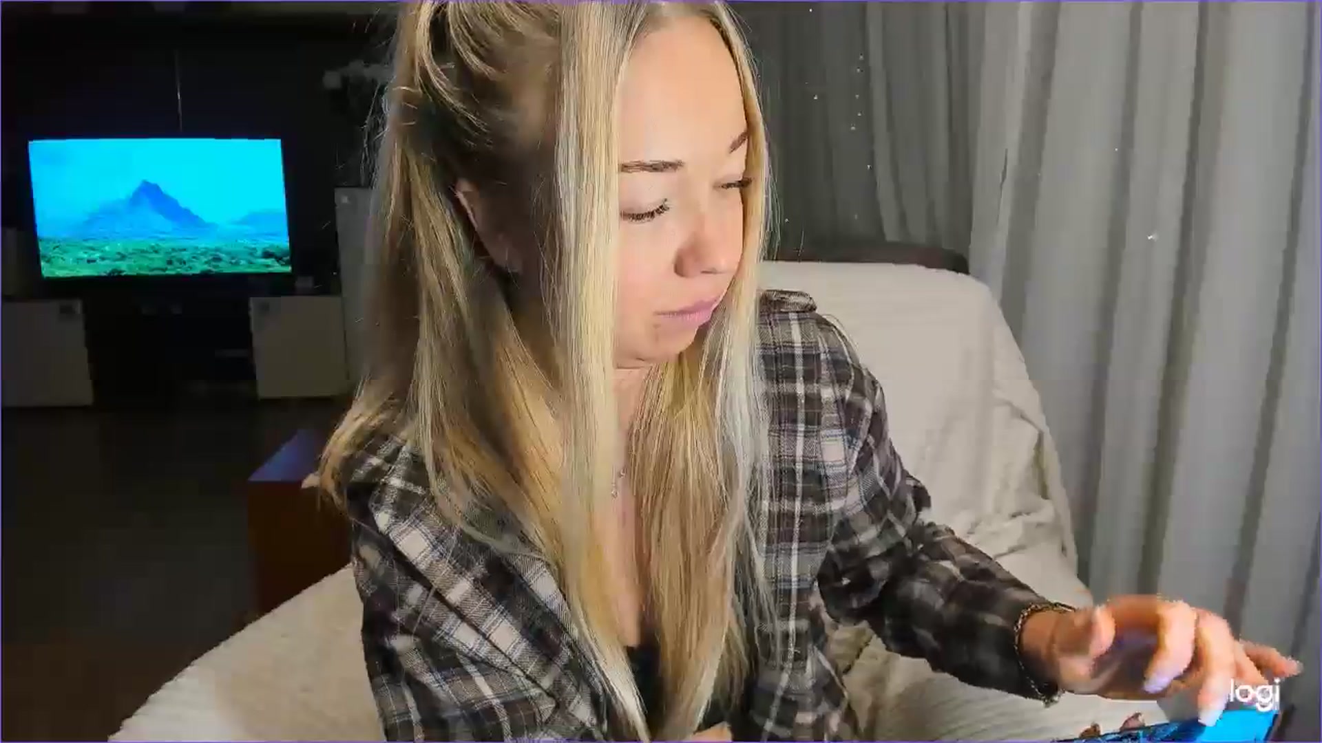 Gallery image thumbnail from FlamingoBday's myfreecams stream on, 02/14/2025, 01:24 image 3 of 20