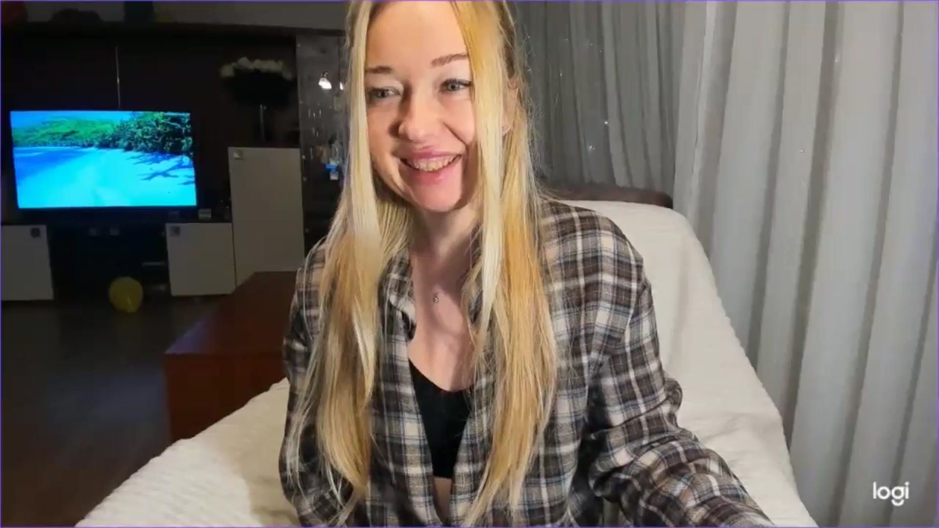 Gallery image thumbnail from FlamingoBday's myfreecams stream on, 02/14/2025, 02:30 image 5 of 20