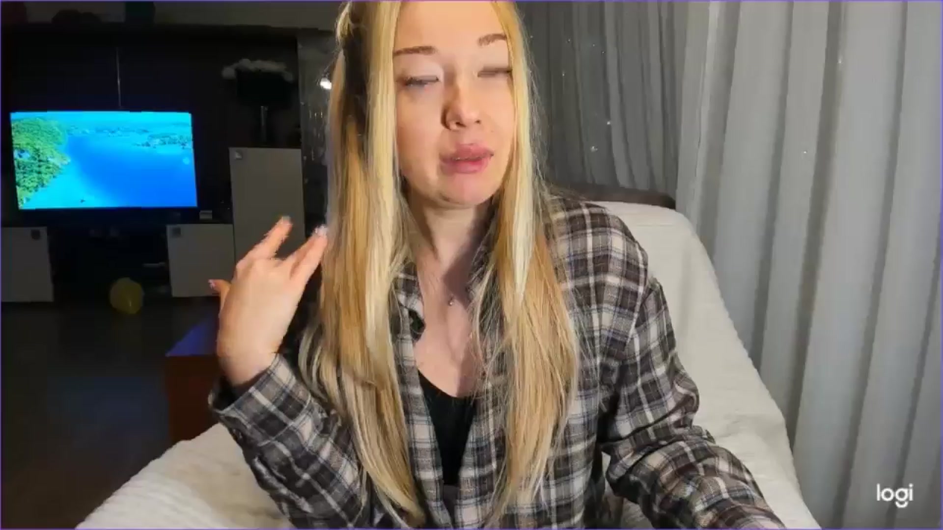 Gallery image thumbnail from FlamingoBday's myfreecams stream on, 02/14/2025, 02:30 image 7 of 20