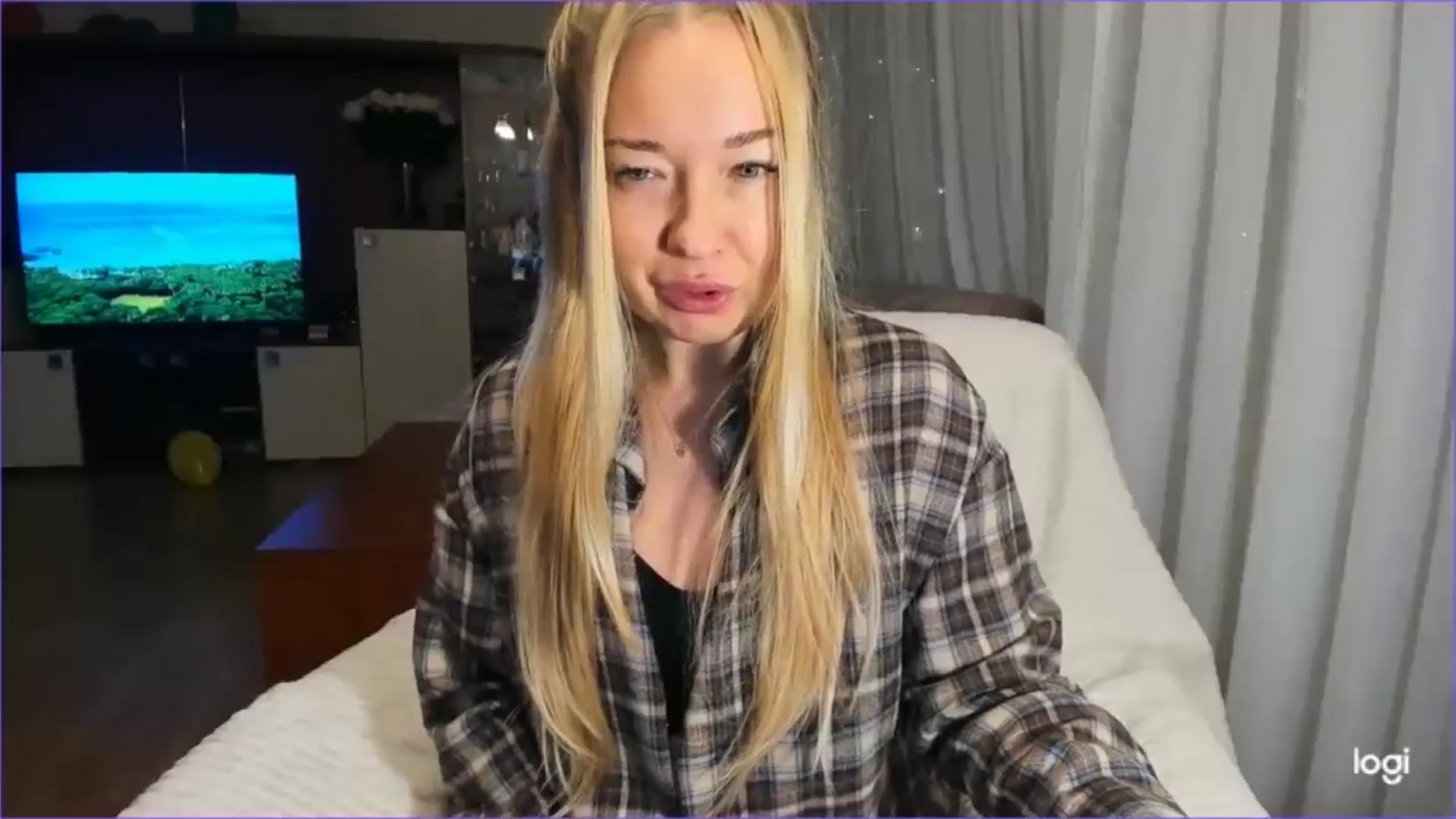 Gallery image thumbnail from FlamingoBday's myfreecams stream on, 02/14/2025, 02:30 image 9 of 20