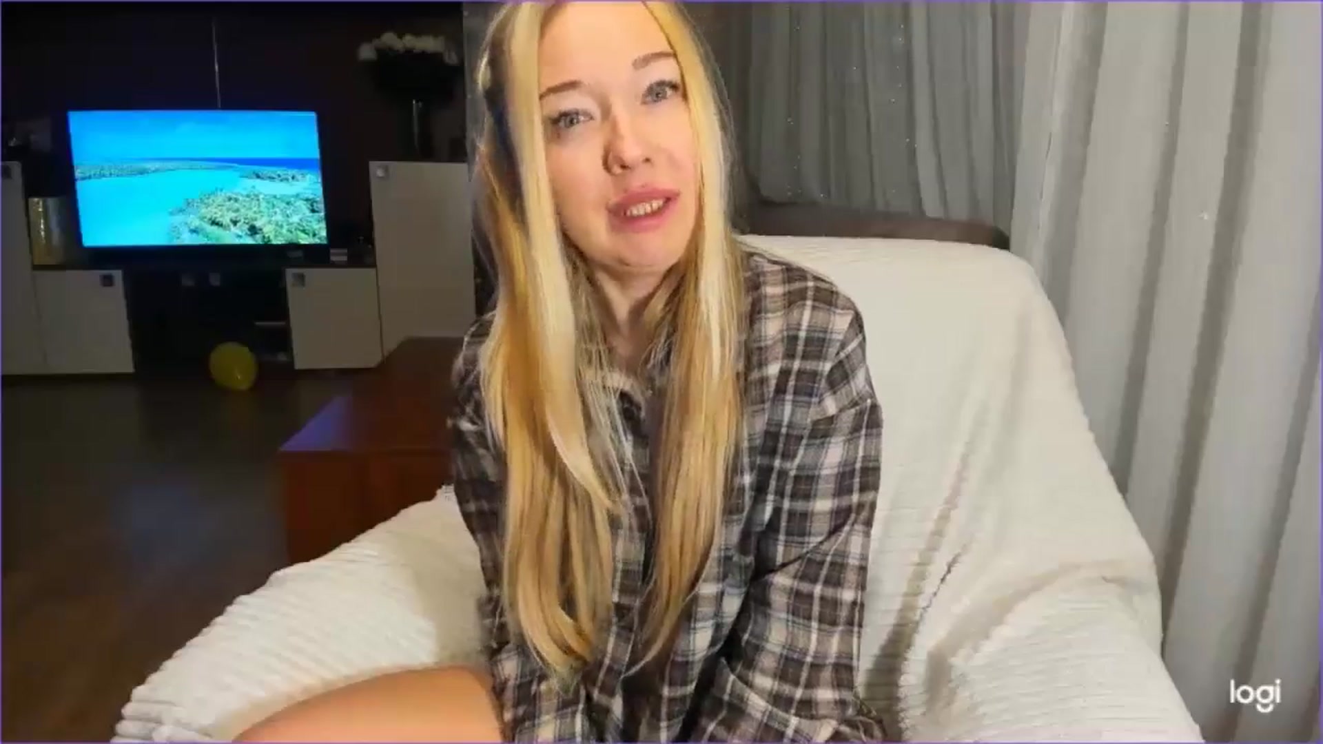 Gallery image thumbnail from FlamingoBday's myfreecams stream on, 02/14/2025, 02:46 image 17 of 20