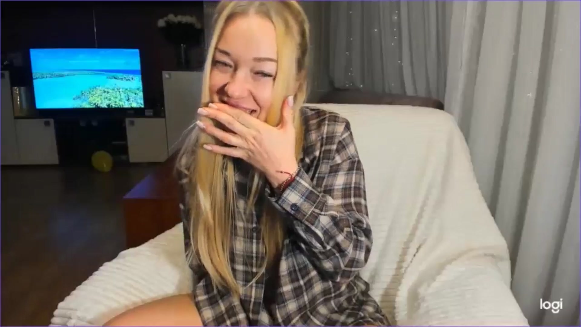 Gallery image thumbnail from FlamingoBday's myfreecams stream on, 02/14/2025, 02:46 image 16 of 20