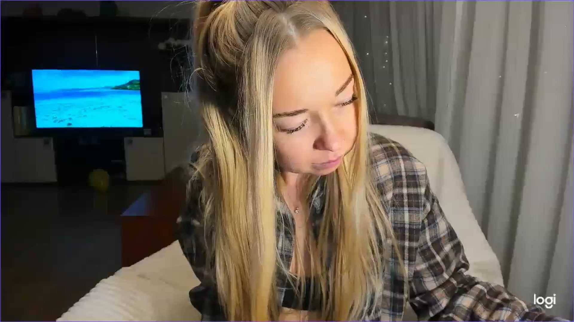 Gallery image thumbnail from FlamingoBday's myfreecams stream on, 02/14/2025, 02:46 image 9 of 20