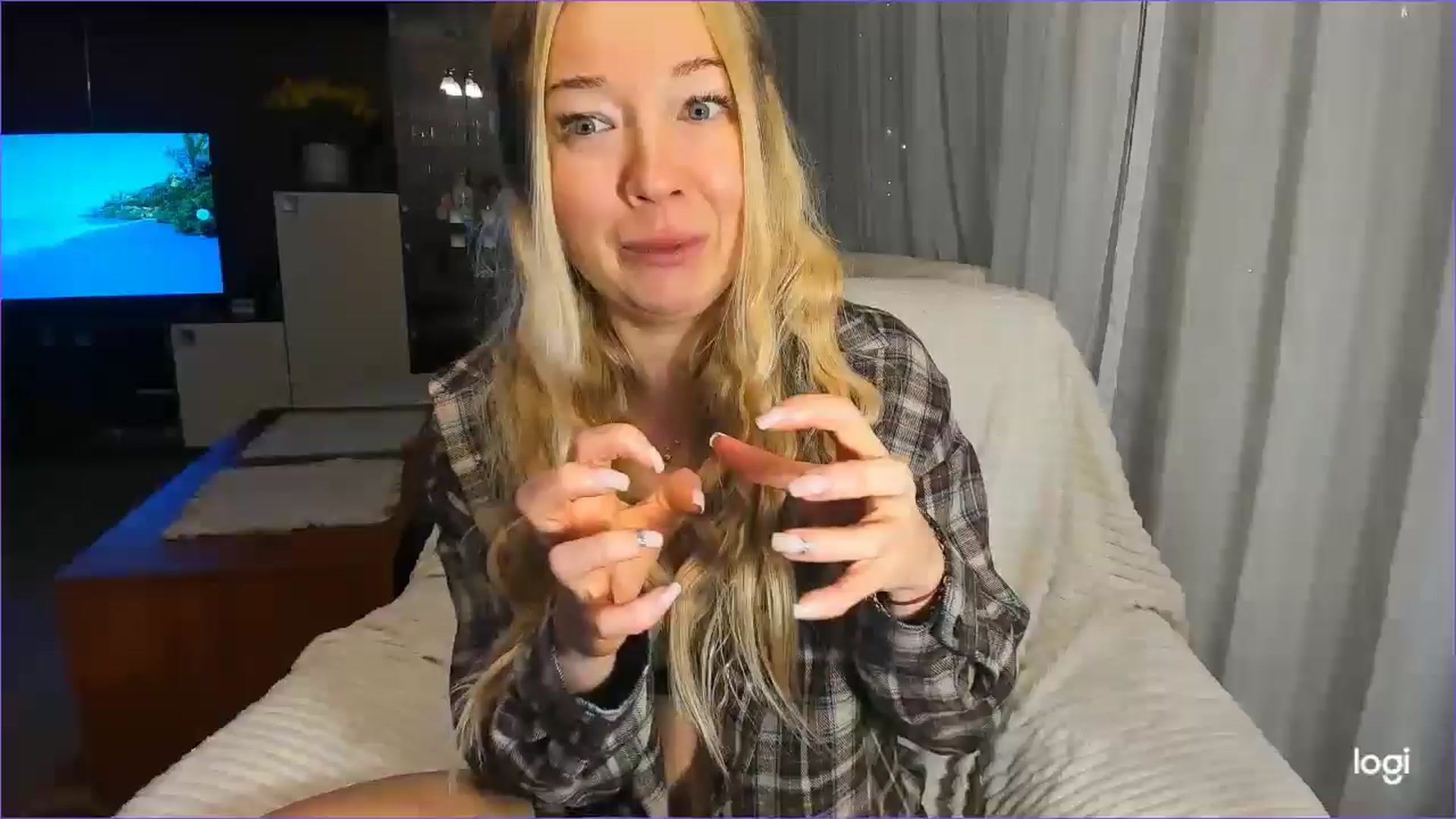 Gallery image thumbnail from FlamingoBday's myfreecams stream on, 02/18/2025, 01:29 image 19 of 20
