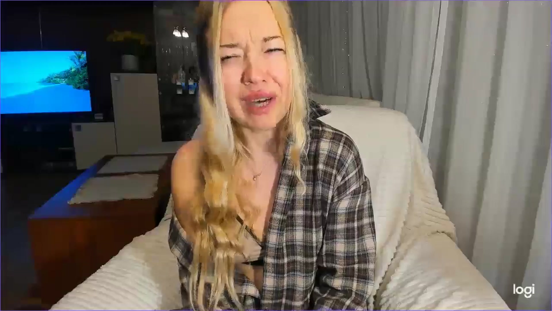 Gallery image thumbnail from FlamingoBday's myfreecams stream on, 02/18/2025, 01:29 image 15 of 20
