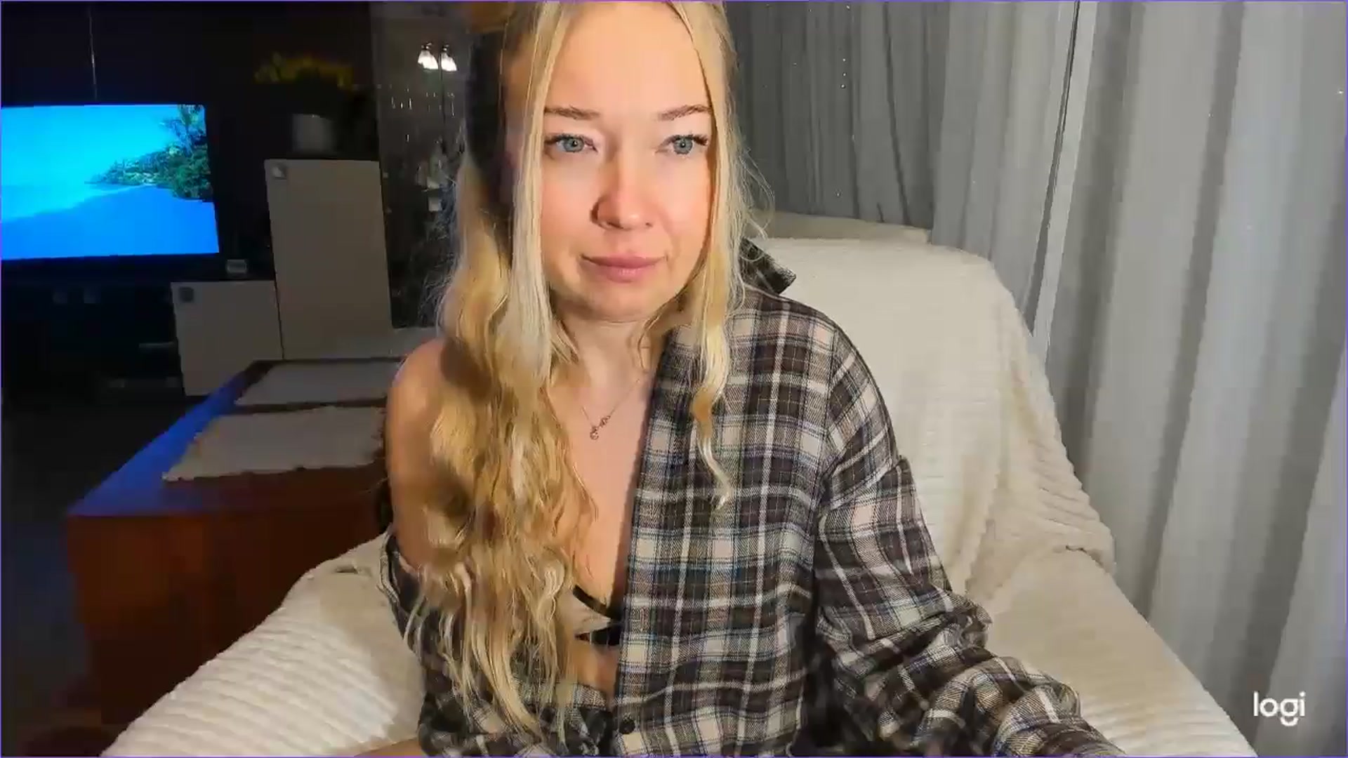 Gallery image thumbnail from FlamingoBday's myfreecams stream on, 02/18/2025, 01:29 image 17 of 20