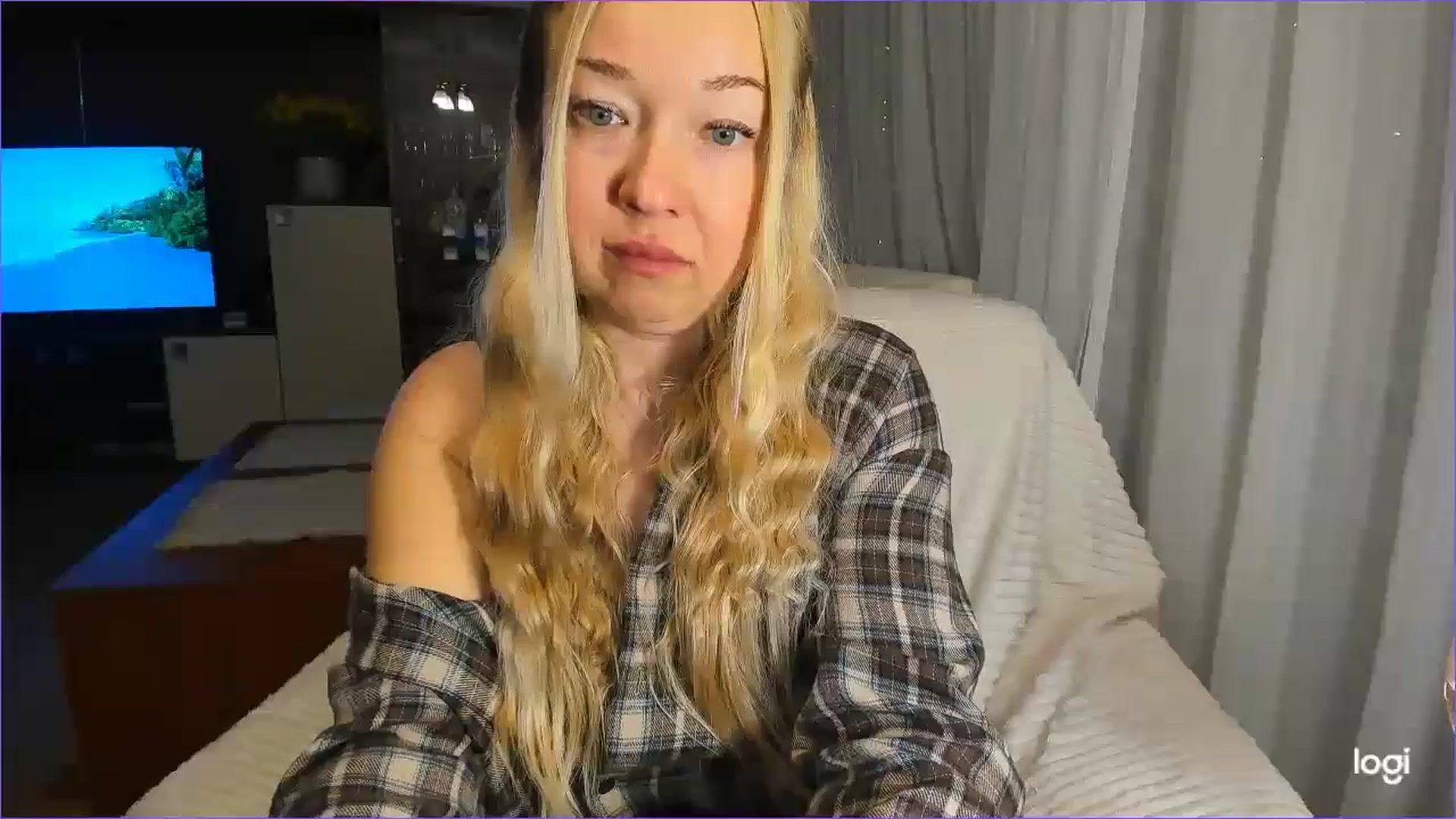 Gallery image thumbnail from FlamingoBday's myfreecams stream on, 02/18/2025, 01:29 image 8 of 20