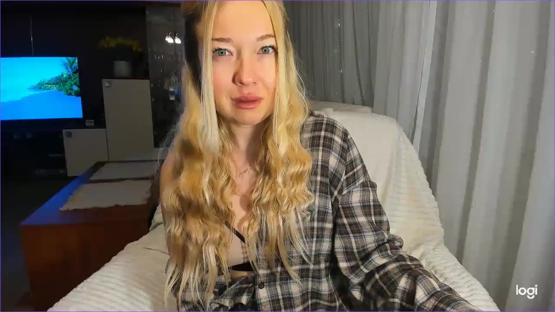 Gallery image thumbnail from FlamingoBday's myfreecams stream on, 02/18/2025, 01:29 image 5 of 20
