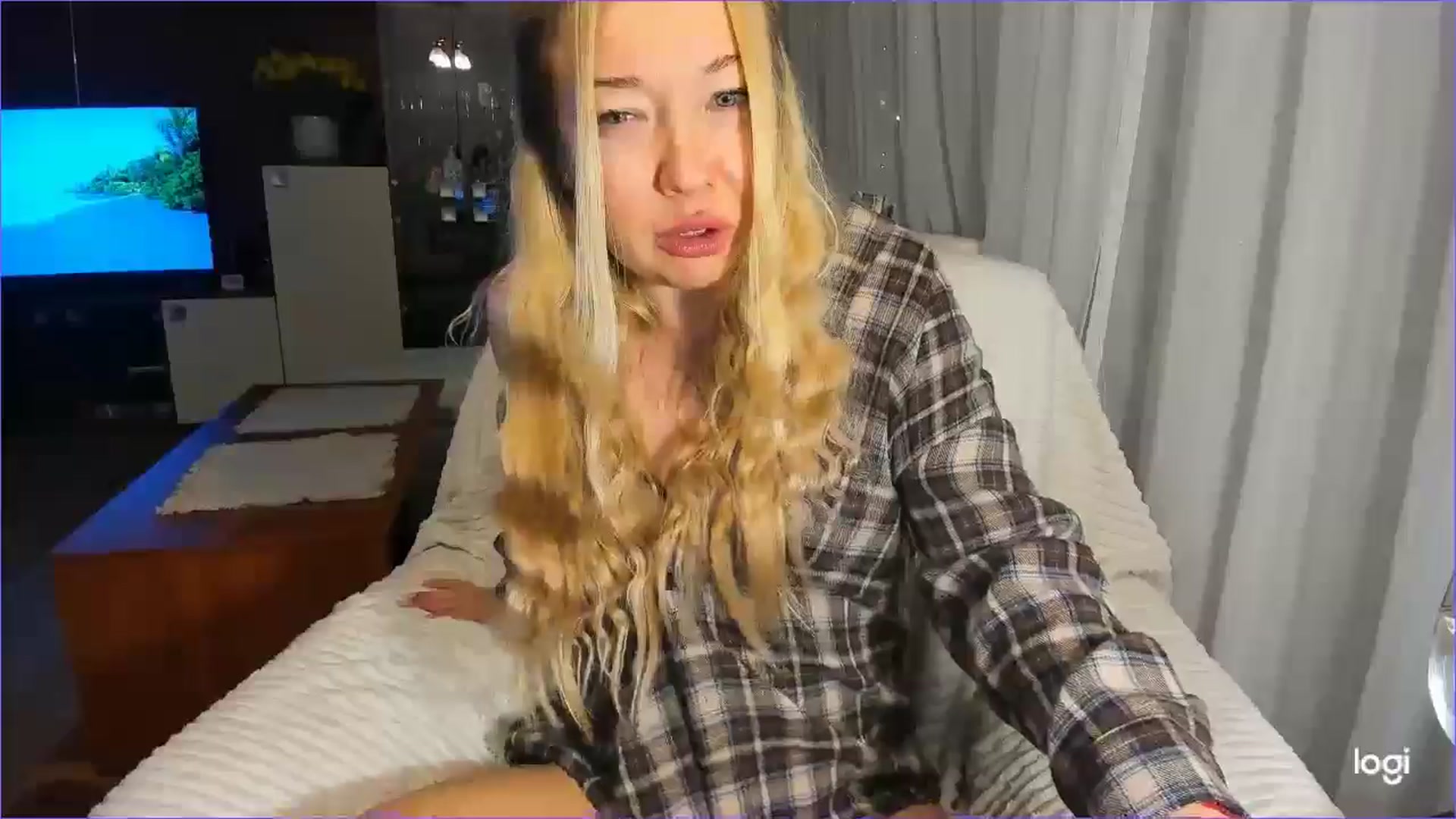 Gallery image thumbnail from FlamingoBday's myfreecams stream on, 02/18/2025, 01:29 image 10 of 20