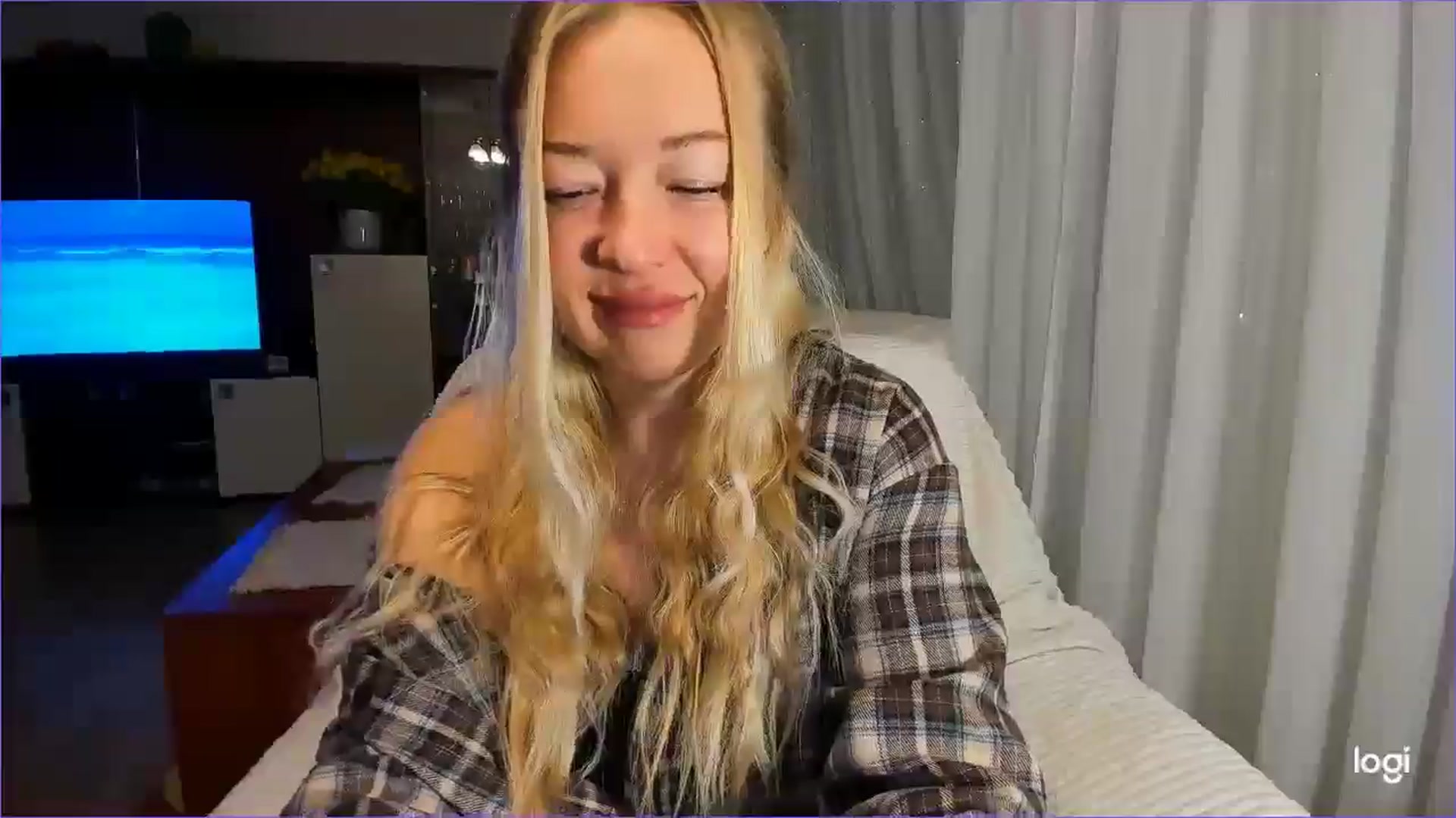 Gallery image thumbnail from FlamingoBday's myfreecams stream on, 02/18/2025, 21:49 image 14 of 20