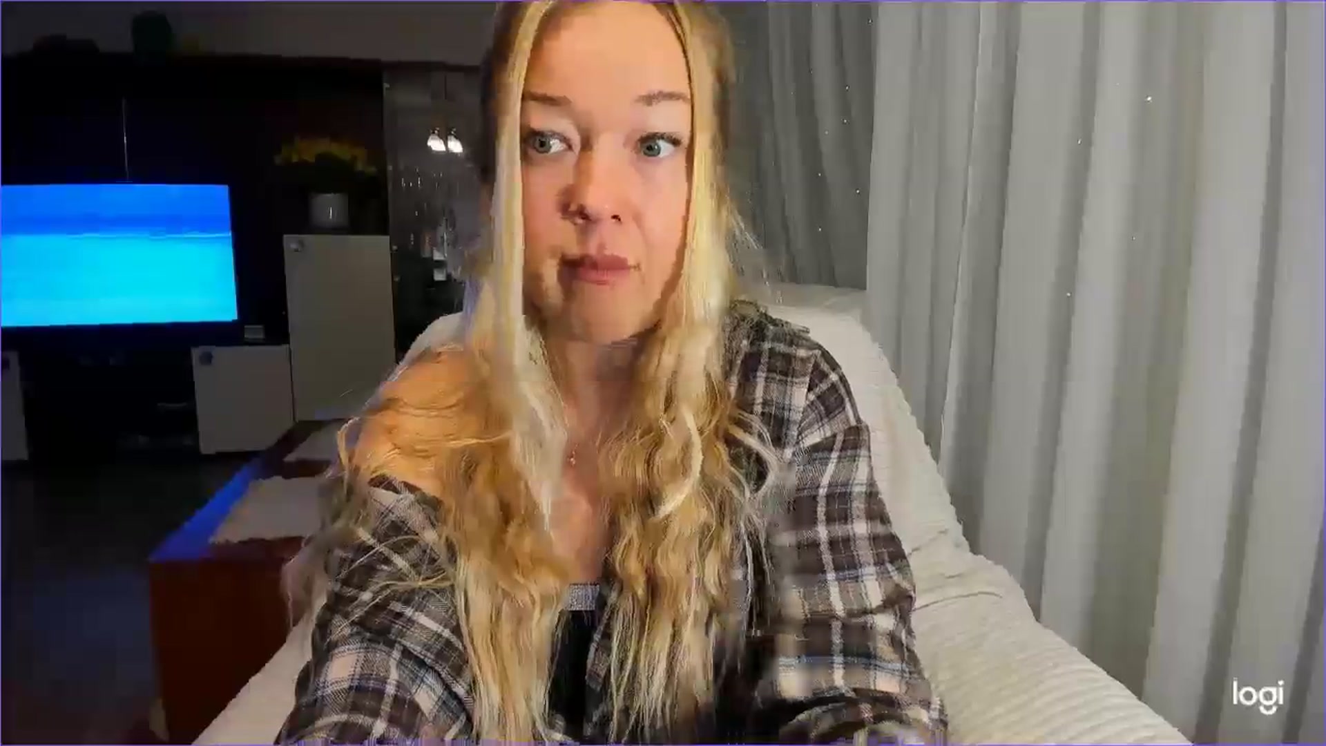 Gallery image thumbnail from FlamingoBday's myfreecams stream on, 02/18/2025, 21:49 image 10 of 20