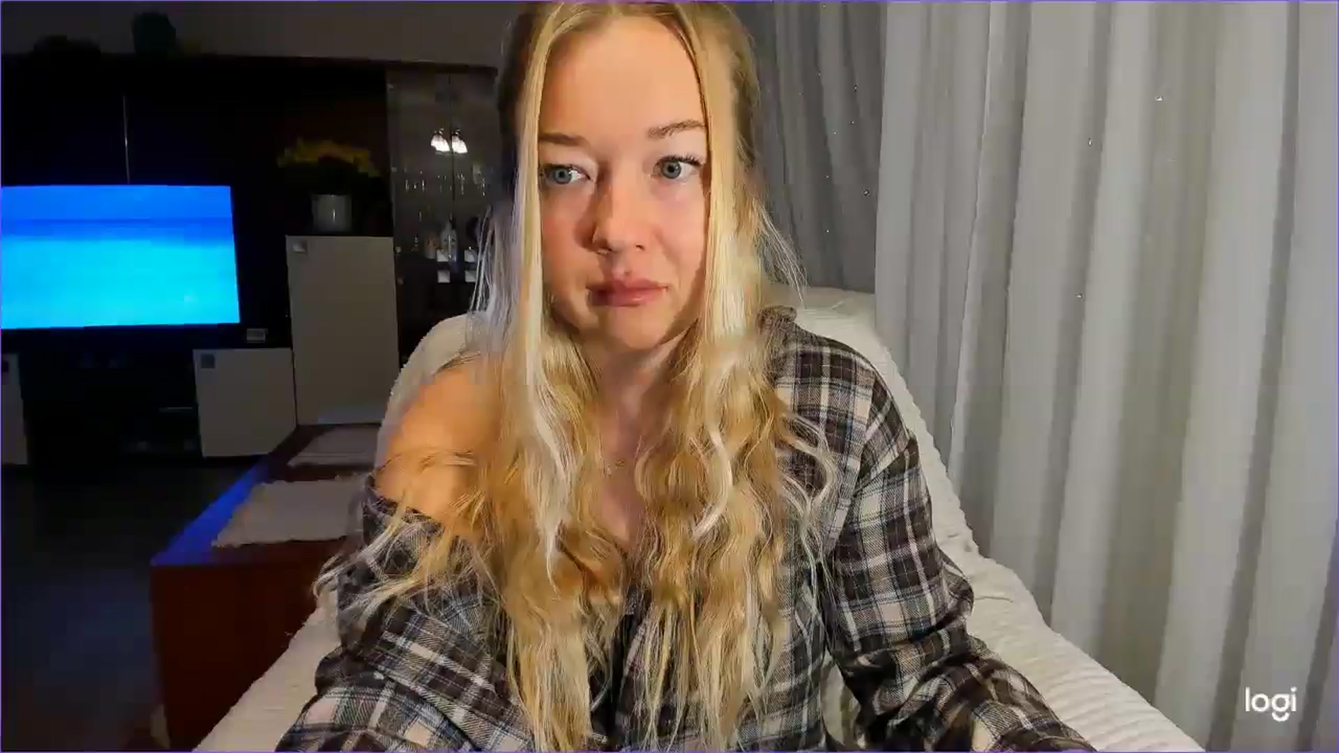 Gallery image thumbnail from FlamingoBday's myfreecams stream on, 02/18/2025, 21:49 image 16 of 20