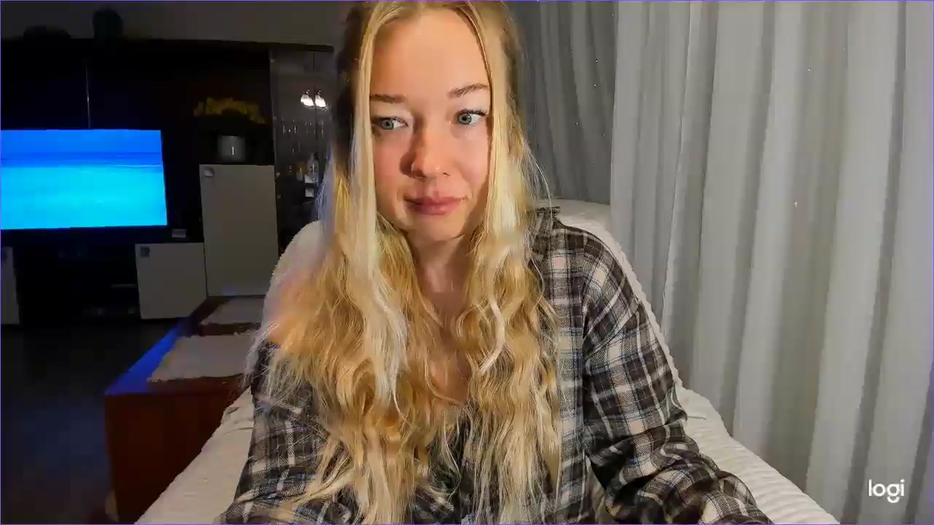 Gallery image thumbnail from FlamingoBday's myfreecams stream on, 02/18/2025, 21:49 image 6 of 20