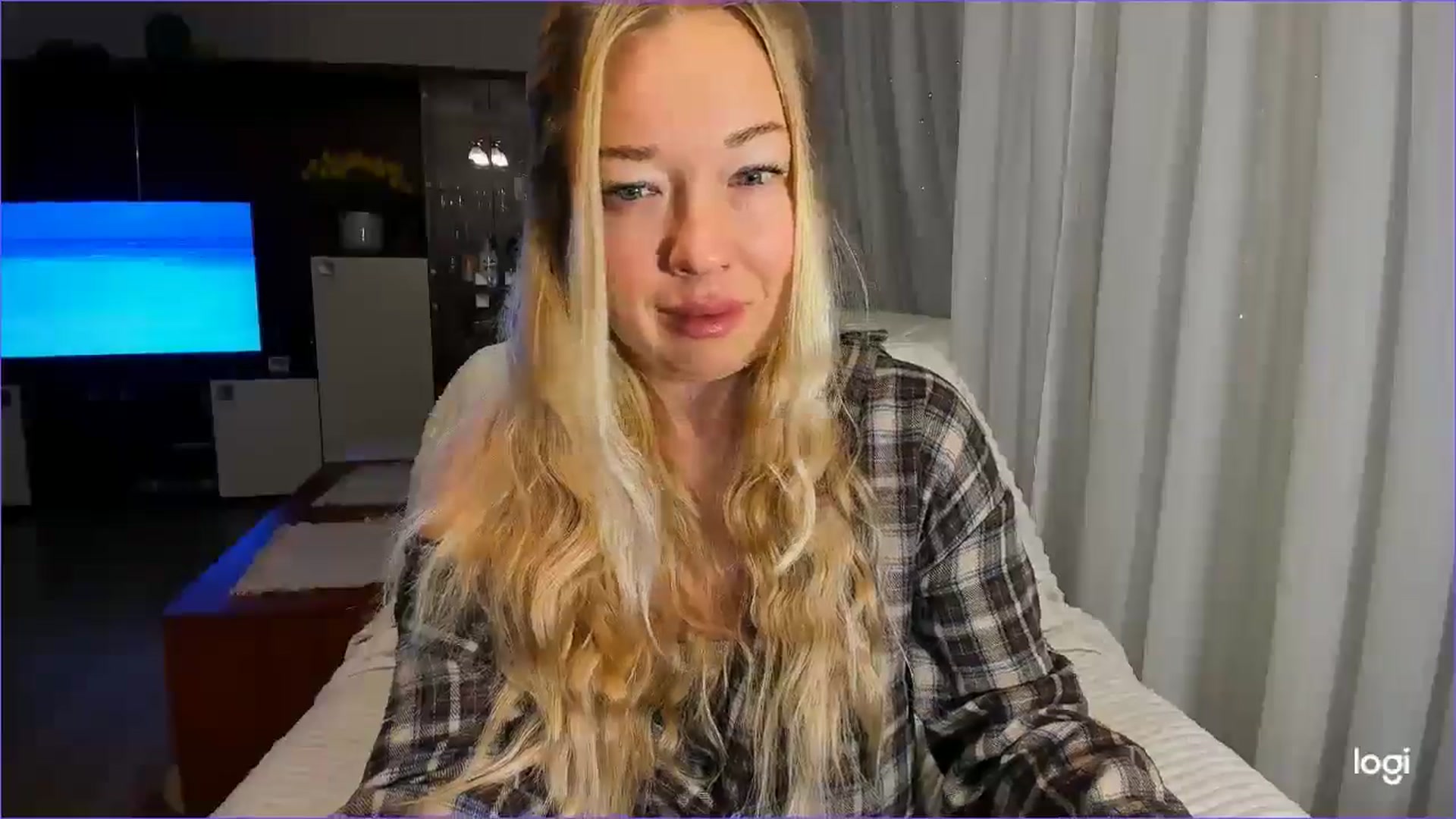 Gallery image thumbnail from FlamingoBday's myfreecams stream on, 02/18/2025, 21:49 image 5 of 20