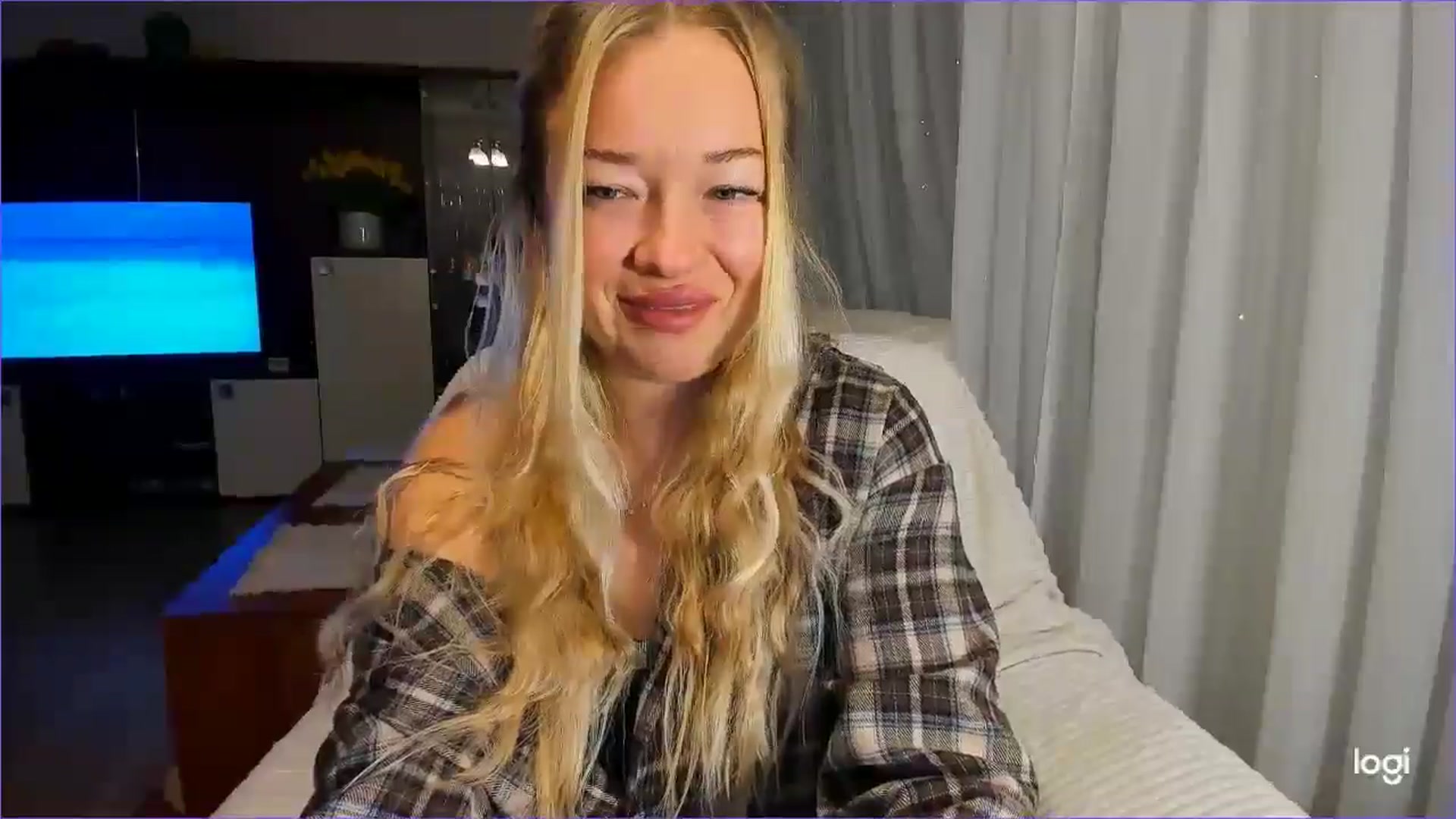 Gallery image thumbnail from FlamingoBday's myfreecams stream on, 02/18/2025, 21:49 image 11 of 20