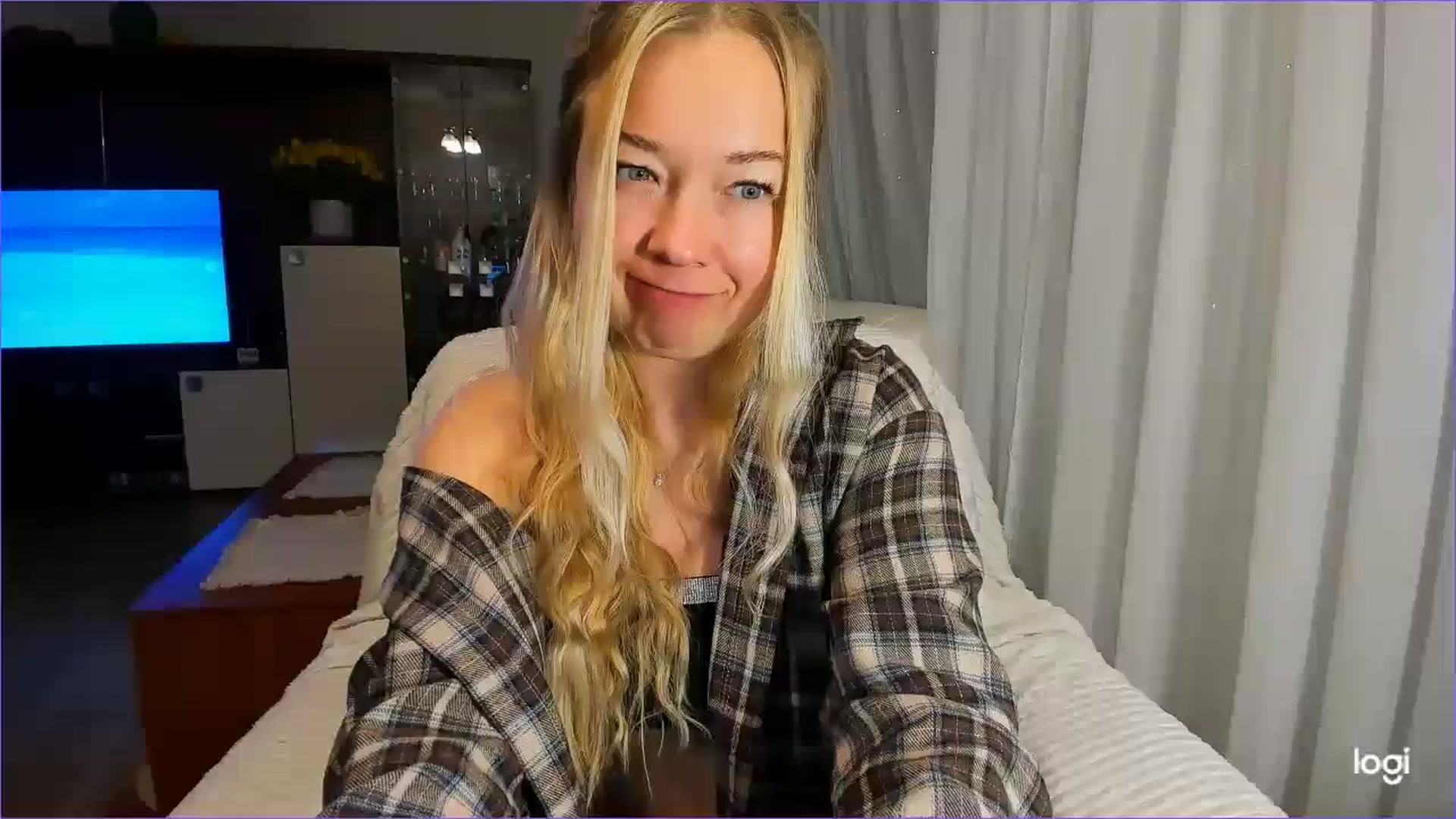 Gallery image thumbnail from FlamingoBday's myfreecams stream on, 02/18/2025, 22:33 image 18 of 20