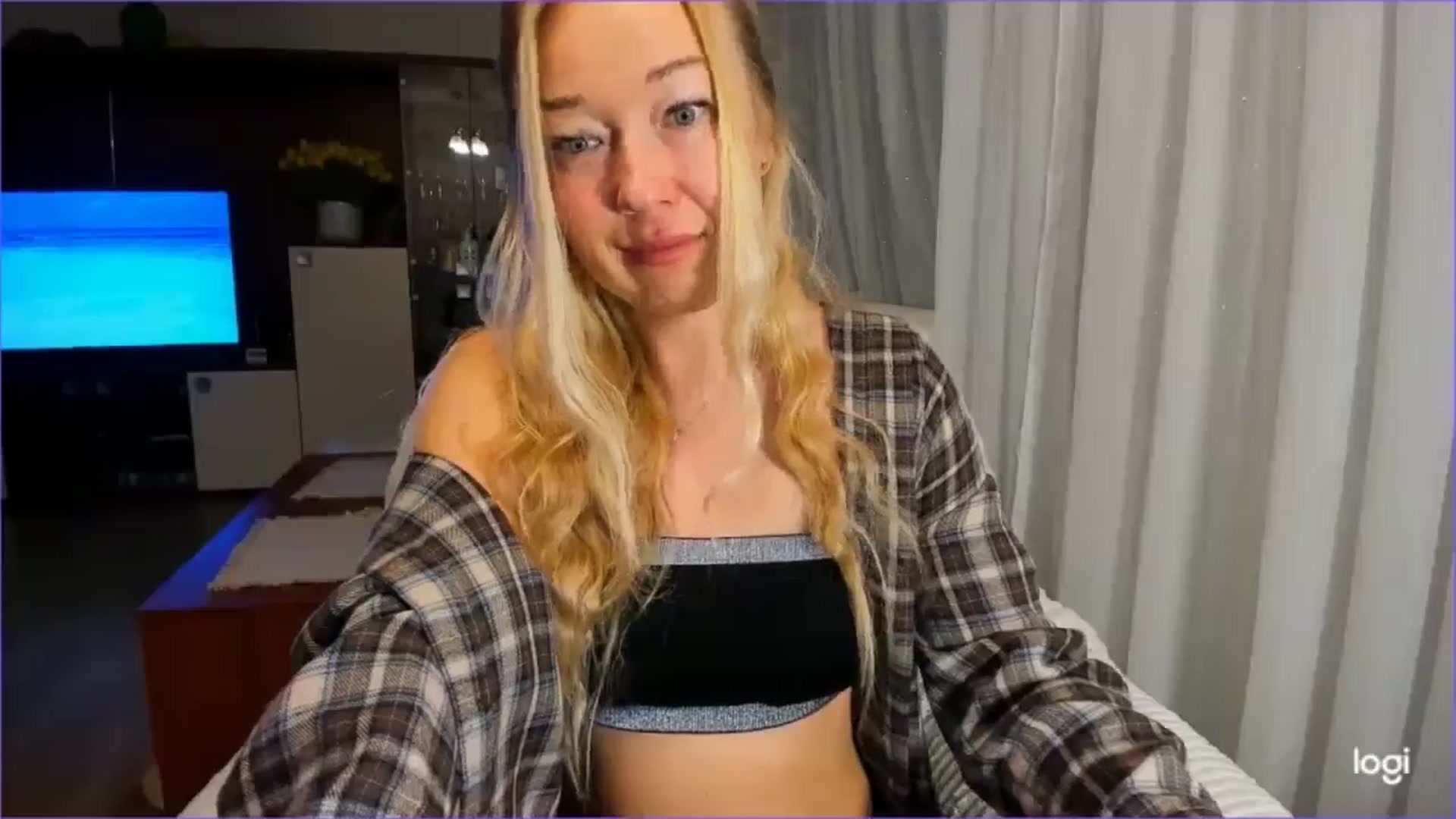 Gallery image thumbnail from FlamingoBday's myfreecams stream on, 02/18/2025, 22:33 image 9 of 20