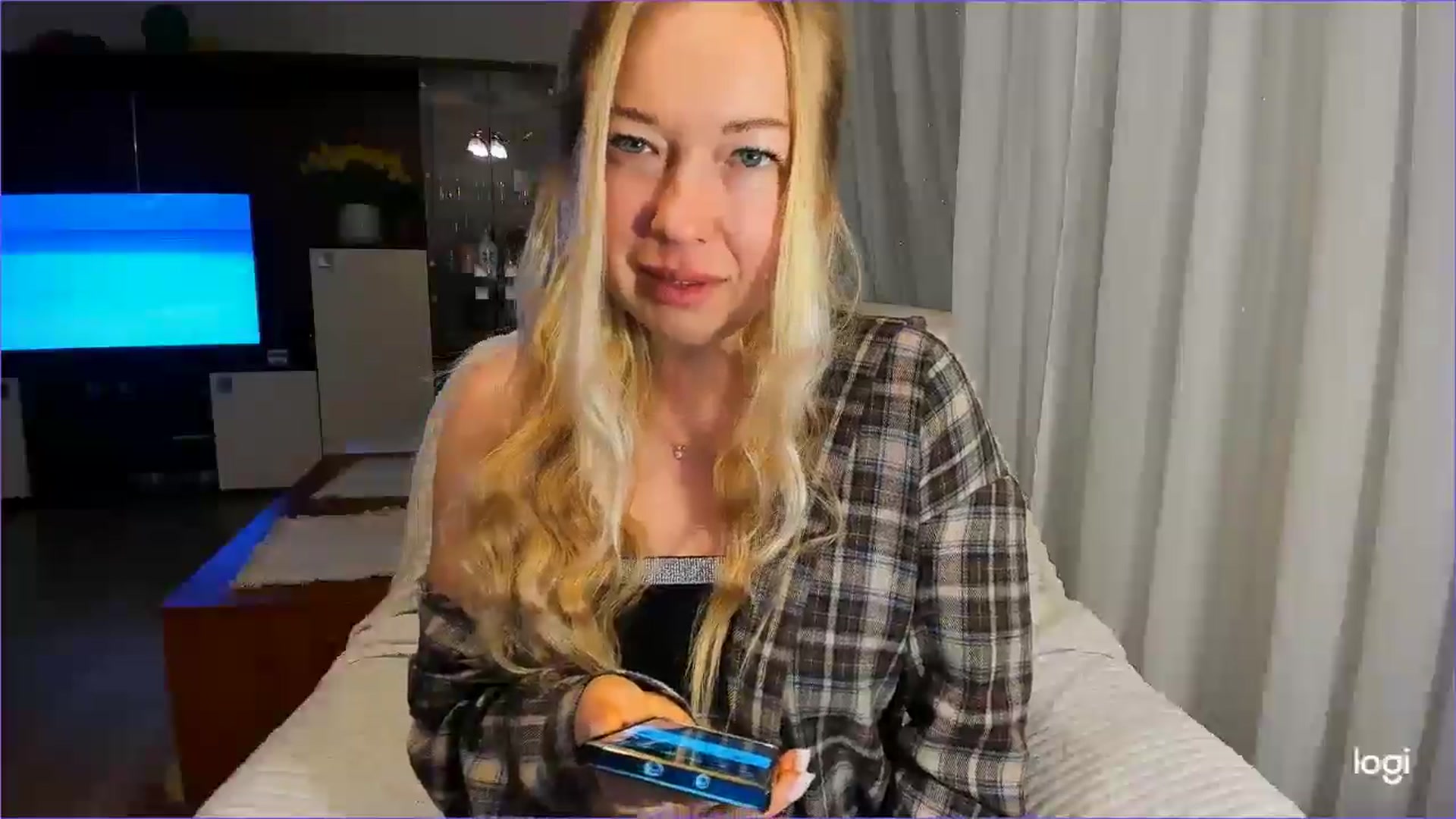 Gallery image thumbnail from FlamingoBday's myfreecams stream on, 02/18/2025, 22:33 image 4 of 20