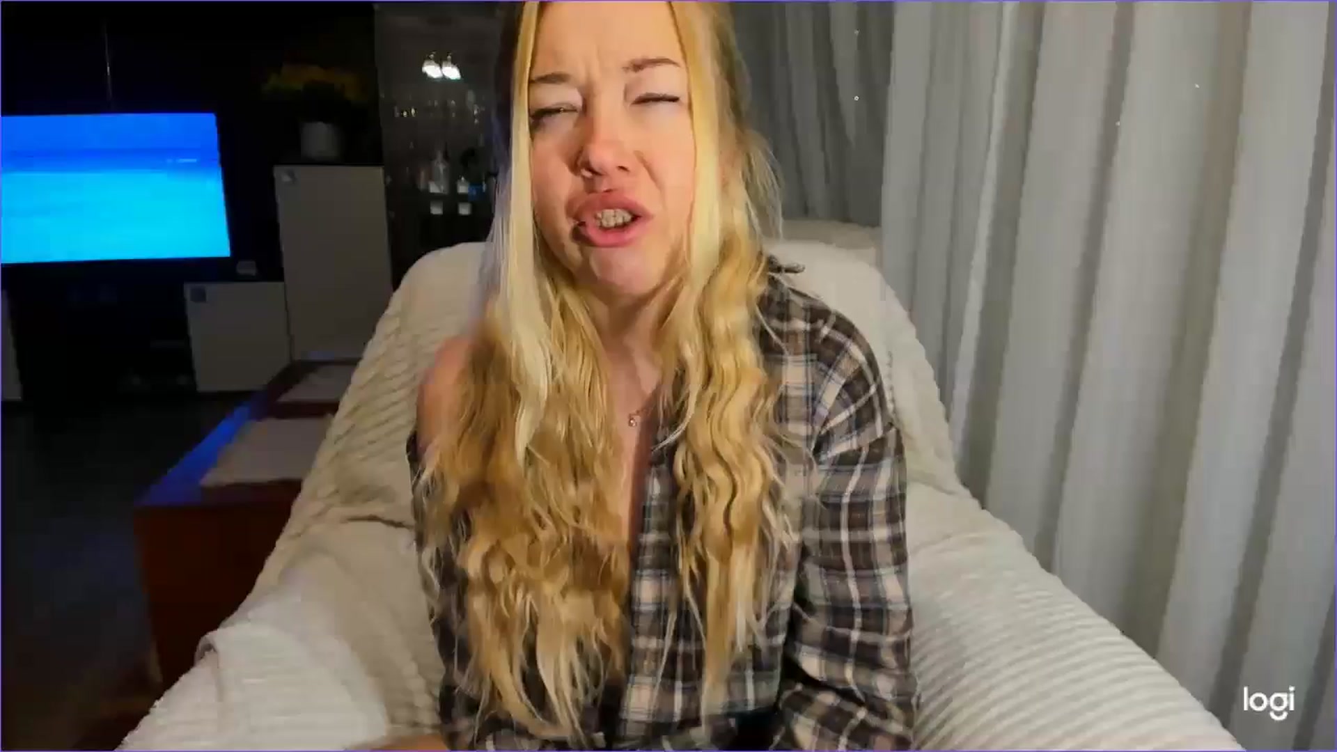 Gallery image thumbnail from FlamingoBday's myfreecams stream on, 02/19/2025, 24:58 image 18 of 20