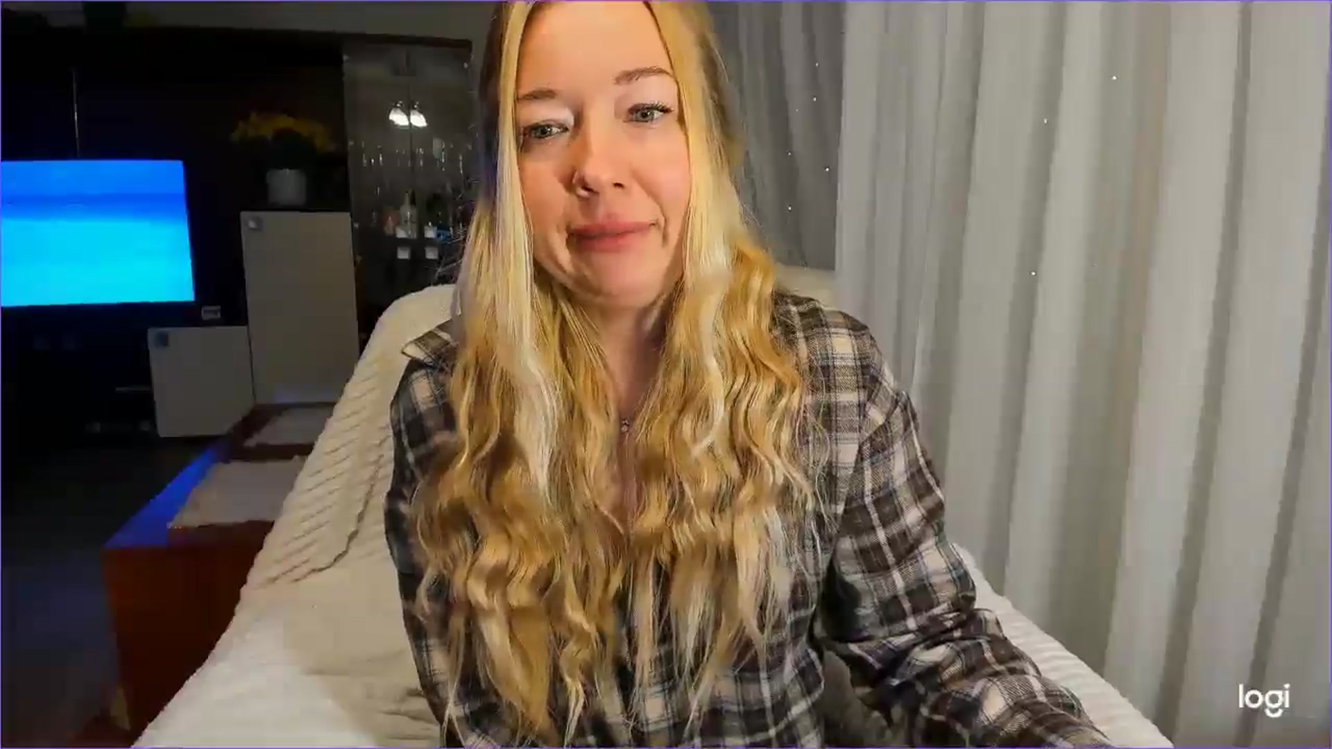 Gallery image thumbnail from FlamingoBday's myfreecams stream on, 02/19/2025, 24:58 image 3 of 20