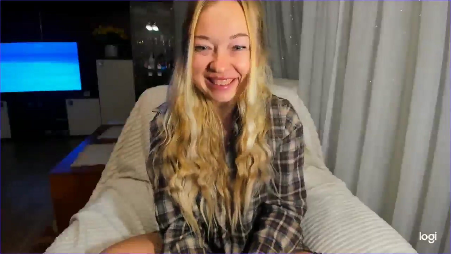 Gallery image thumbnail from FlamingoBday's myfreecams stream on, 02/19/2025, 24:58 image 12 of 20