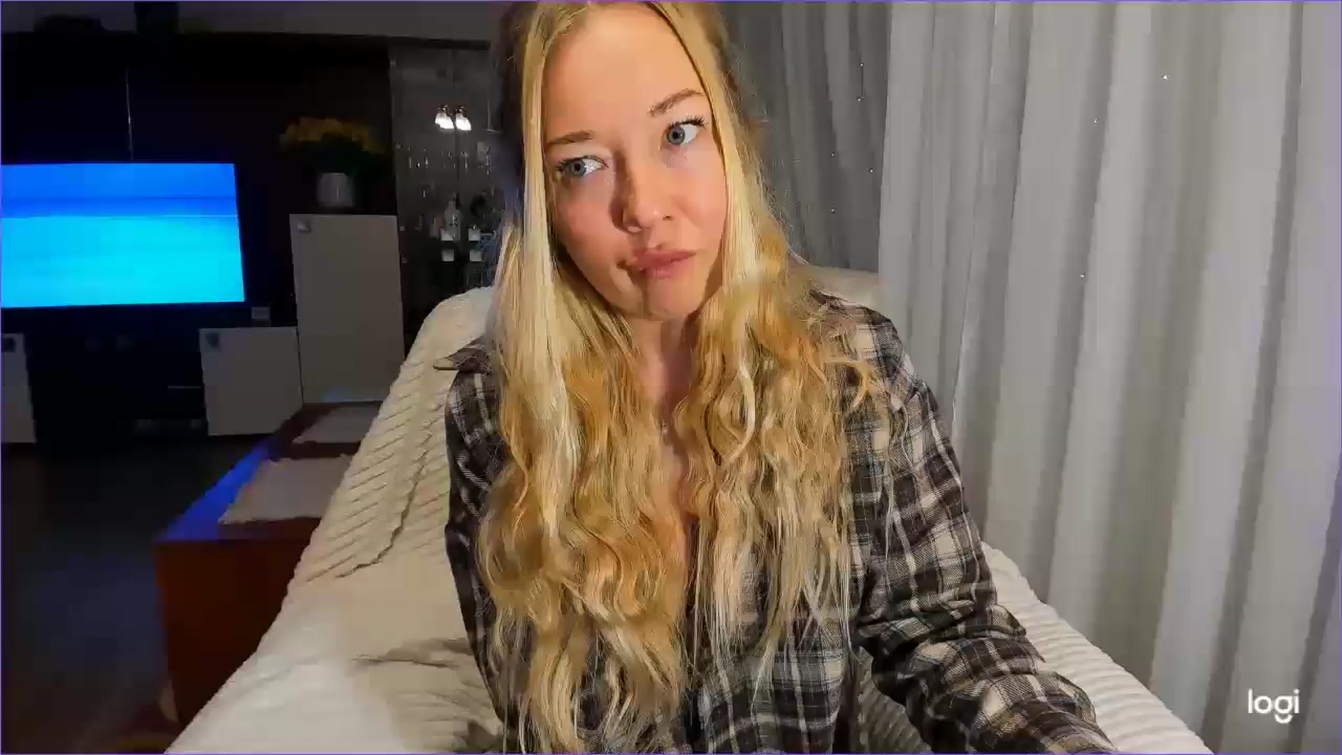 Gallery image thumbnail from FlamingoBday's myfreecams stream on, 02/19/2025, 24:58 image 1 of 20