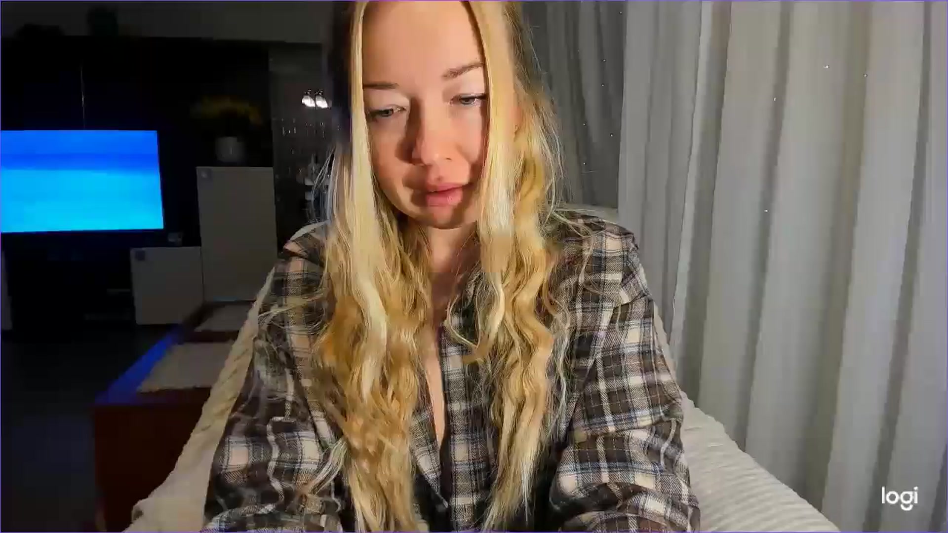 Gallery image thumbnail from FlamingoBday's myfreecams stream on, 02/19/2025, 01:35 image 5 of 20