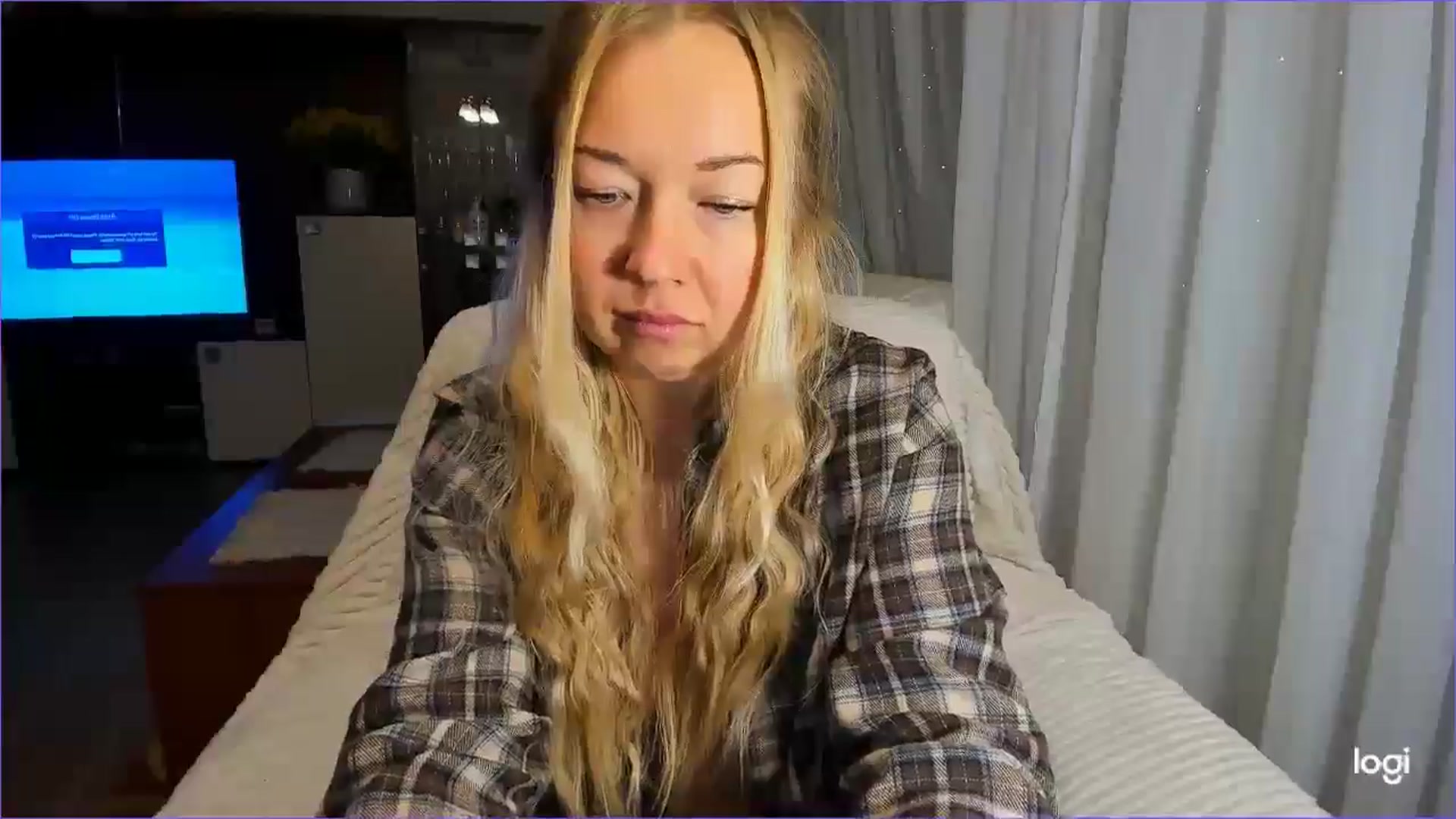 Gallery image thumbnail from FlamingoBday's myfreecams stream on, 02/19/2025, 01:35 image 16 of 20