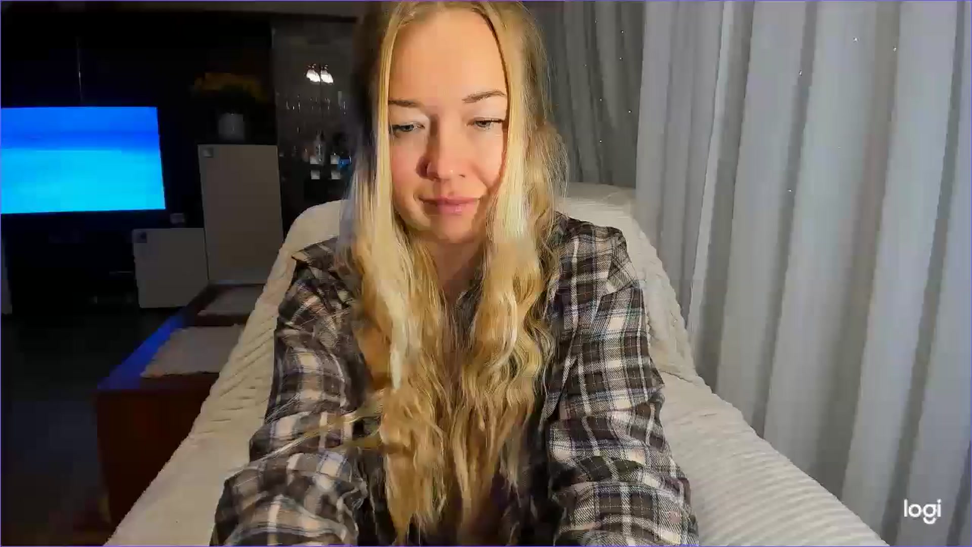 Gallery image thumbnail from FlamingoBday's myfreecams stream on, 02/19/2025, 01:35 image 14 of 20