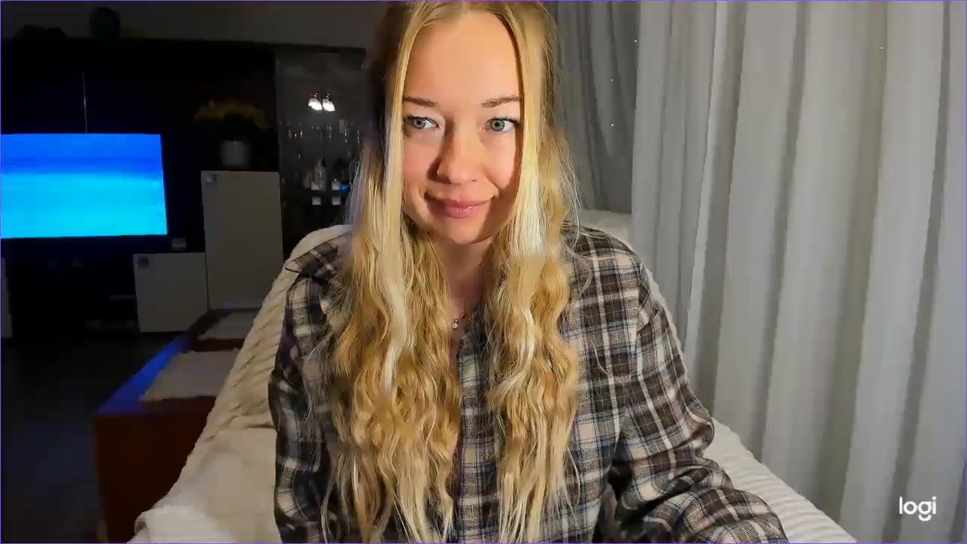 Gallery image thumbnail from FlamingoBday's myfreecams stream on, 02/19/2025, 01:35 image 3 of 20