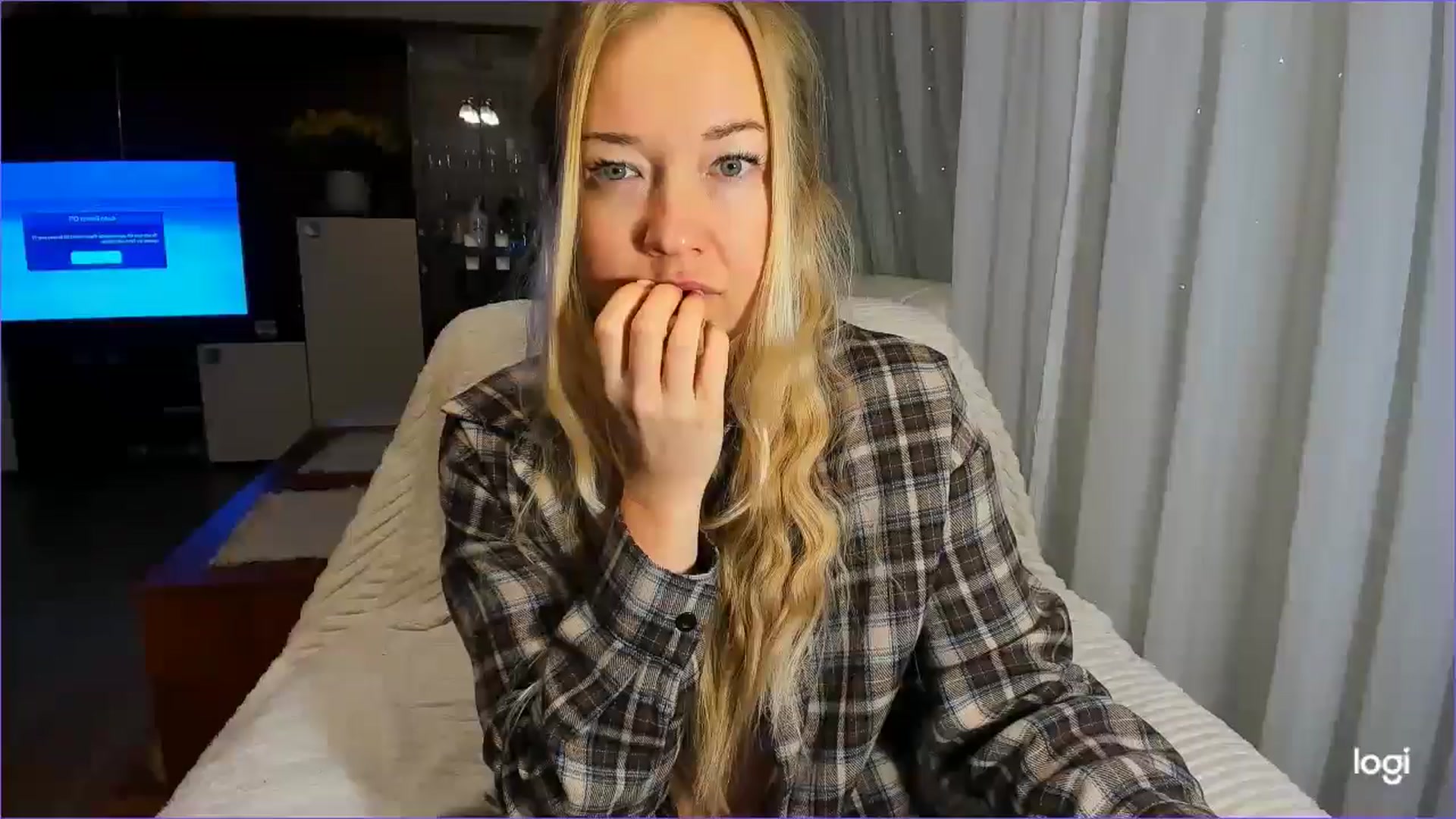 Gallery image thumbnail from FlamingoBday's myfreecams stream on, 02/19/2025, 01:35 image 15 of 20