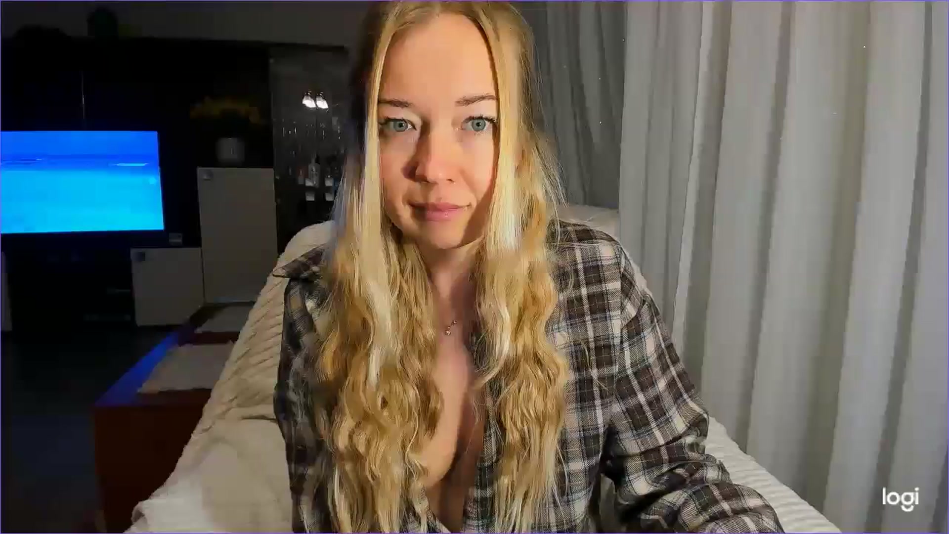Gallery image thumbnail from FlamingoBday's myfreecams stream on, 02/19/2025, 01:35 image 2 of 20