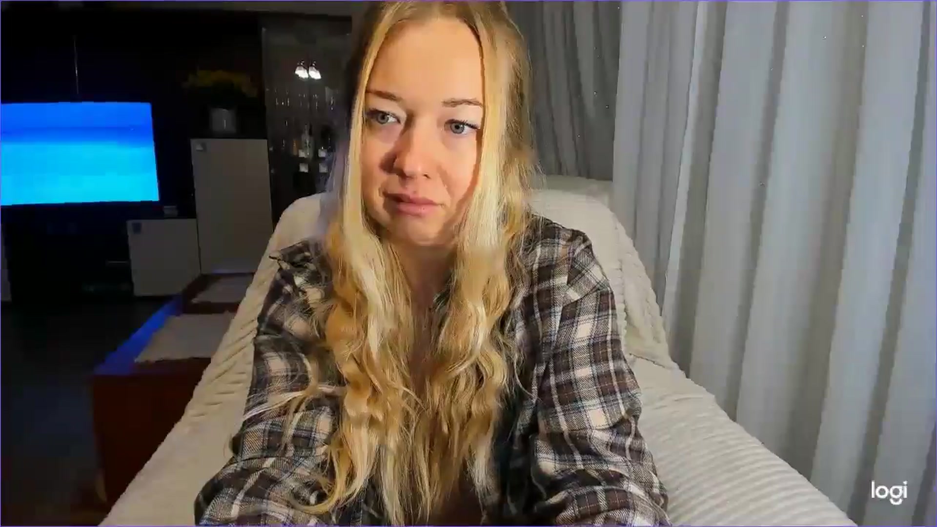 Gallery image thumbnail from FlamingoBday's myfreecams stream on, 02/19/2025, 01:35 image 12 of 20