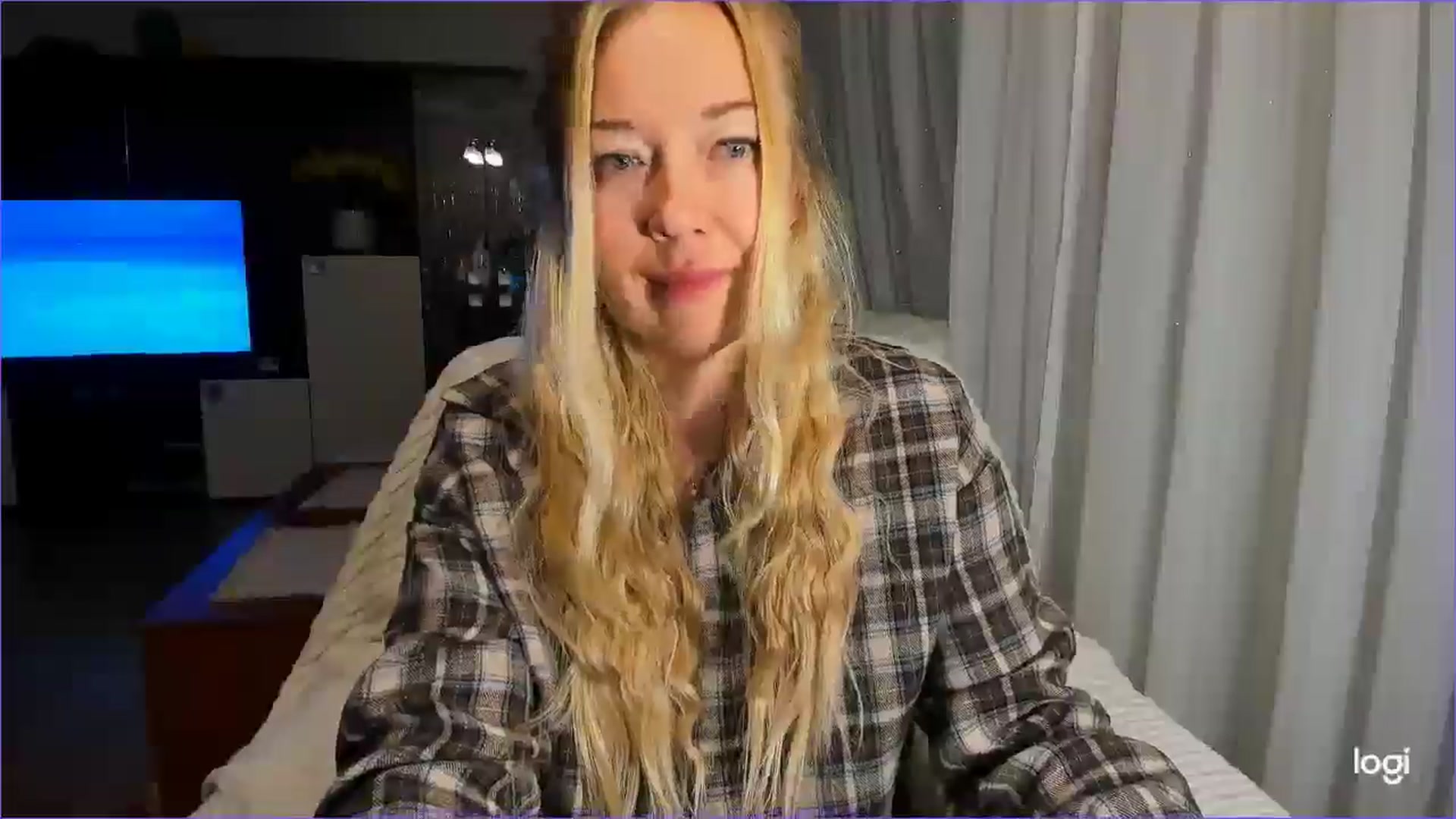 Gallery image thumbnail from FlamingoBday's myfreecams stream on, 02/19/2025, 01:35 image 4 of 20